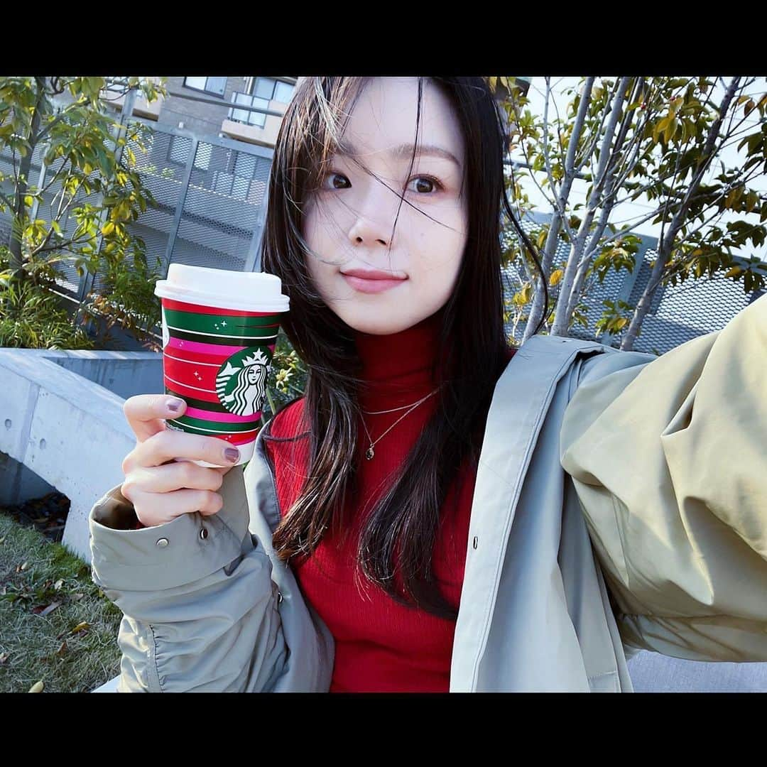 葉山柚子さんのインスタグラム写真 - (葉山柚子Instagram)「#クリスマスカップかわいい🎄  #starbucks #隣は母ちゃん #きたかぜぴーぷー  #🟥 #😊」12月7日 16時02分 - hayama_yuko