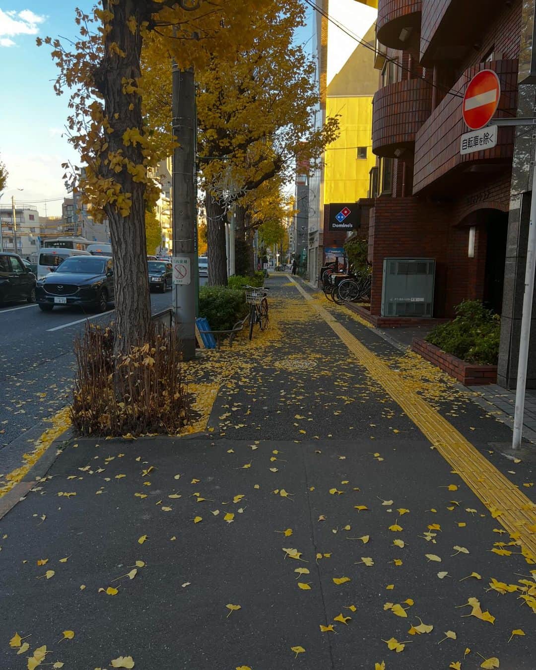 柿崎洋一郎のインスタグラム：「すごーーーく久しぶりな 荻窪ルースター 荻窪駅から近くなりました 元々近いけど 今月はワタナベさんは2杯目無料だそうです お待ちしています。」
