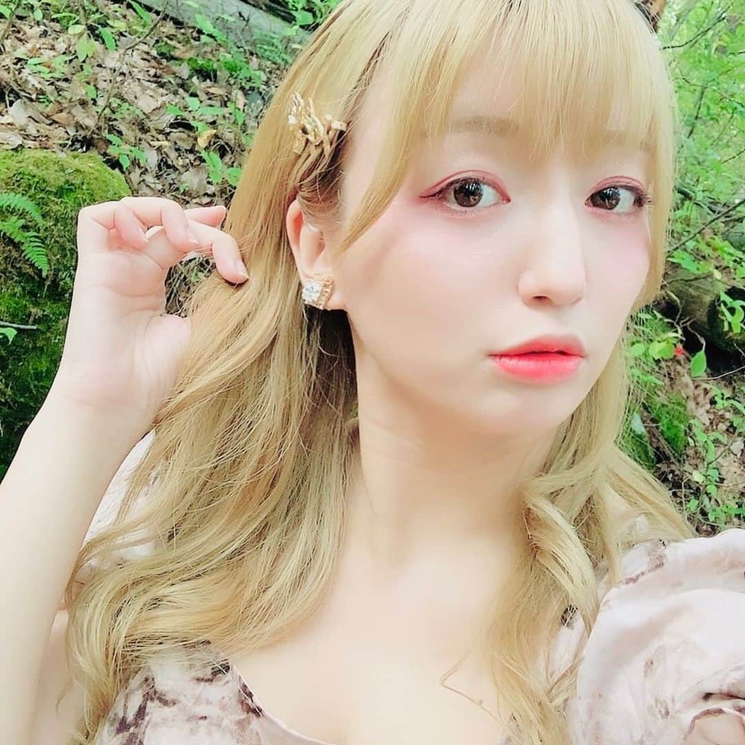 榎あづささんのインスタグラム写真 - (榎あづさInstagram)「🌸お祝いギフト🌸受付スタート🌸  『ENOKI AZUSA BIRTHDAY LIVE 2024 〜片岡あづさって知ってる？〜』  当日会場を飾るギフト&メッセージのご予約が スタートしました❣️❣️  ステージに飾るもの（個数限定）もございますので、 どうか貴方の御力で✨ 会場を可愛くしてください🙇🏻‍♀️💕  沢山集まると女児の部屋のようになります笑  ゲストのさかいかなちゃん @sakaikana.official に 送れるギフトもございます🧸🌷🦄🎈  2/25(日)〆切ですが、  当日の差し入れやお手紙の受付はございませんので プレゼントを考えようと思って下さってた方は、  是非こちらをご活用くださいませ🍄」12月7日 15時55分 - adusa_kinoko