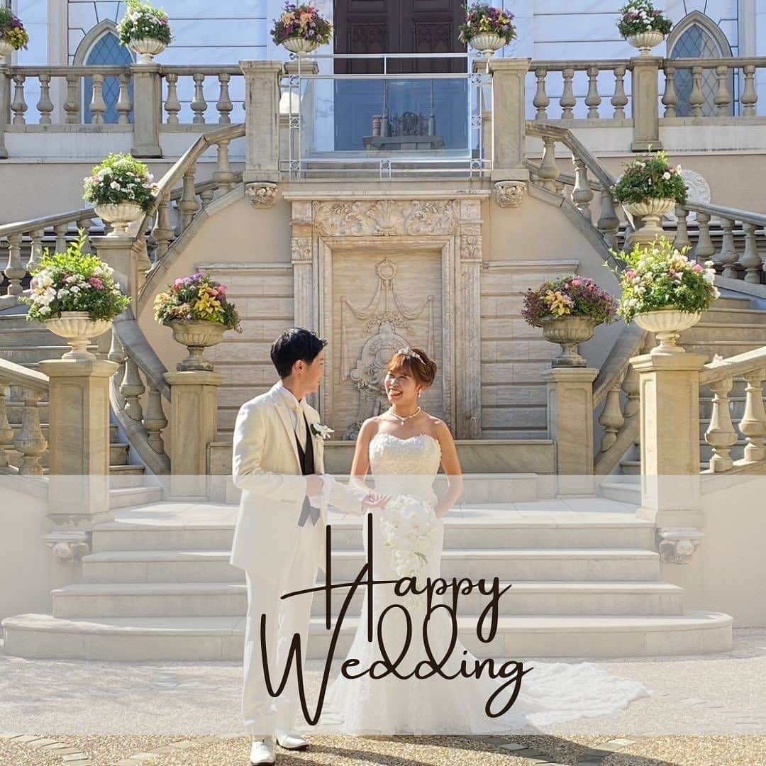 fino_wedding【フィーノ公式】さんのインスタグラム写真 - (fino_wedding【フィーノ公式】Instagram)「❤︎❤︎❤︎卒花レポート❤︎❤︎❤︎  夢が叶った日  @esprit_de_nature_wedding   🤍ウエディングドレスは憧れだったマーメイドライン 桂由美のシルエットが本当に美しいユミラインのドレスに決めました。 アンサンブルベールが会場にも映え、皆んなからも大絶賛でした。  ❤️カラードレスは鮮やかな桂由美の赤いドレス❣️ お袖が付いていて、顔周りもパッと華やかになった事も良かったのと、彼のワイシャツやネクタイもリングコーデできたので、とっても好評でした。  楽しい時間を共有できた、素敵な一日になりました。  #卒花嫁レポ  #静岡花嫁  #桂由美  #桂由美ドレス  #袖付きドレス  #スレンダー美人  #スレンダードレス  #マーメイドドレス  #赤いドレス  #red  #weddingdress  #colordress  #リンクコーデ  #チャペル挙式  #チャペル  #ゲストハウスウェディング  #お色直し  #ヘアメイク  #赤い花  #ウエディングレポ  #エスプリ花嫁  #2023wedding  #2024wedding」12月7日 19時00分 - fino_wedding