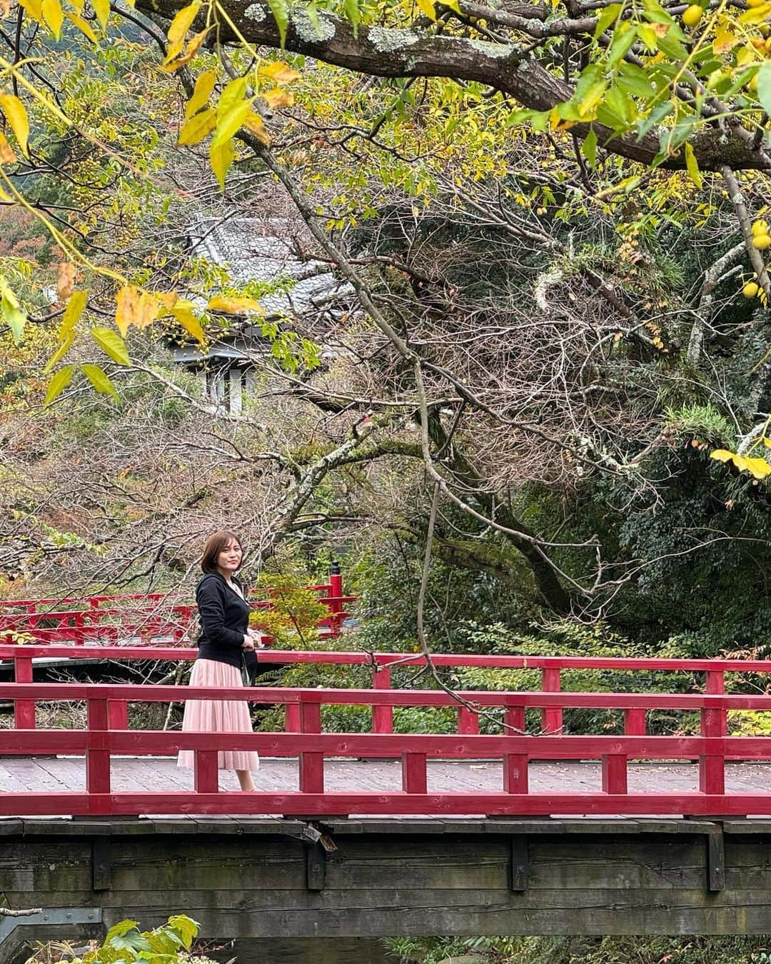 東紗友美さんのインスタグラム写真 - (東紗友美Instagram)「【12/8放送】「映画館へ行こう!」2023 年 12 月号「鬼滅の刃 湯めぐりの旅」特集♨️  CS 映画専門チャンネルムービープラスの映画情報番組「映画館へ行こう」におじゃましております😊  「テレビアニメ 「鬼滅の刃」刀鍛冶の里編」が日本各地の温泉街とコラボレーション『鬼滅の刃 湯めぐりの旅』とその開催地となる湯河原温泉の魅力を、小林麗菜さんといっしょにお伝えします✨✨ ロケ地巡り大好きキャラとして、作品の世界観が立体的になっている場所でのわたしなりの楽しみ方などを語りながら、旅をさせてもらいました♨️  放送日:2023 年 12 月 8 日(金)20:45~  全 7 回程度の再放送あり 放送エリア:全国※本番組は無料放送のため CS 視聴可能世帯すべてごらんいただけます。  ※J:COM コミュニティチャンネル ※J:COM オンデマンドでも放送がございます  小林さんとっても優しくて1日仲良くしてもらって映画の話もできたし、今度遊ぶ約束も😽 スタッフさんも皆様優しくて「映画館へ行こう」のさらなる大ファンに☺️☺️ 移動中はスタッフさんとも映画トークたくさんして、脳内に🎵マークが溢れ出していた1日でした。  ぜひ、ご覧ください🎬✨ #ムービープラス　#映画館へ行こう　#鬼滅の刃 #鬼滅の刃刀鍛冶の里編 #映画専門チャンネル　#小林麗菜 #湯河原温泉　#鬼滅の刃湯めぐりの旅」12月7日 16時31分 - higashisayumi