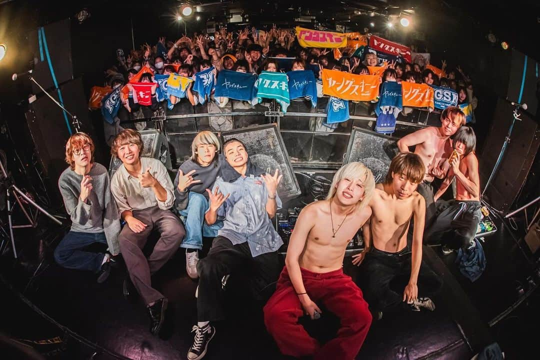 ヤングスキニーのインスタグラム：「📸 "老いてもヤングスキニーツアーvol.2" vol.2あったんだ編 2023.11.19 at 神奈川・F.A.D横浜  w/ Blue Mash(@bluemash_official )  photo by @rockn__photo」