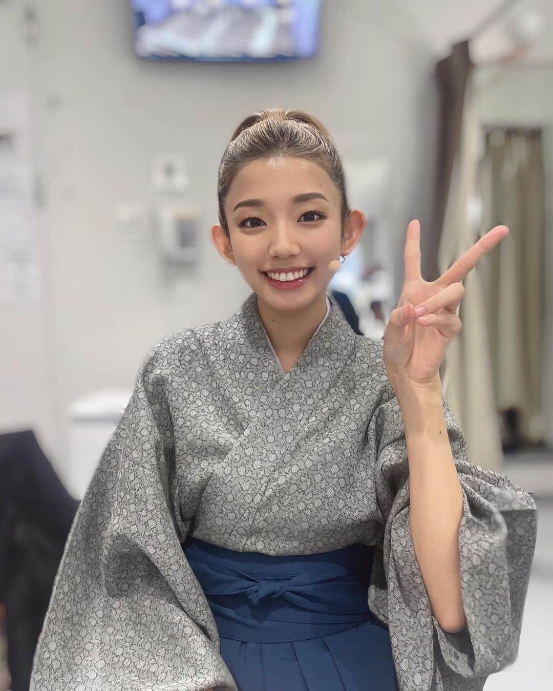 里菜さんのインスタグラム写真 - (里菜Instagram)「・ 新撰組・沖手総司を演じさせて頂きました  時代劇、男役、殺陣など､､､ まだ自分のやったことのない事ばかりで 戸惑いやどう演じるべきなのか 答えを探しながら見つけ出すのが難しかったです  作・演出をしてくださった矢﨑隼人さんをはじめ 殺陣師の奥住英明先生に殺陣付けをして頂き 普段からお世話になっている ボイストレーナーのMARICO先生 振付師のSAEKO先生 一緒に出演したキャストの皆さん 他にも沢山のスタッフの方々のお力を借りながら こうして終えることができました。  当日現場に入り沢山の方たちが この日のために動いてくださって 改めて今回この舞台に携わることが出来て いい経験をさせて頂けたなと感じます  足を運んでくれたみなさんも ペンライトを振ってくれたり声を出してくれたり とても温かい方たちばかりで 感謝の気持ちでいっぱいです お花も贈ってくれたみなさんありがとう  自分の中で新しいことに挑戦するという目標も 今回のやかんを通してチャレンジできたなと！ 今回沢山の方から学んだことを さらに伸ばしていけるように頑張りたいと思います🔥  毎日みんなに会っていたのに ぱったり会わなくなって急に寂しい気持ち😔 また集まれる日を願って💫  本当にありがとうございました！」12月7日 16時40分 - rina_crownpop