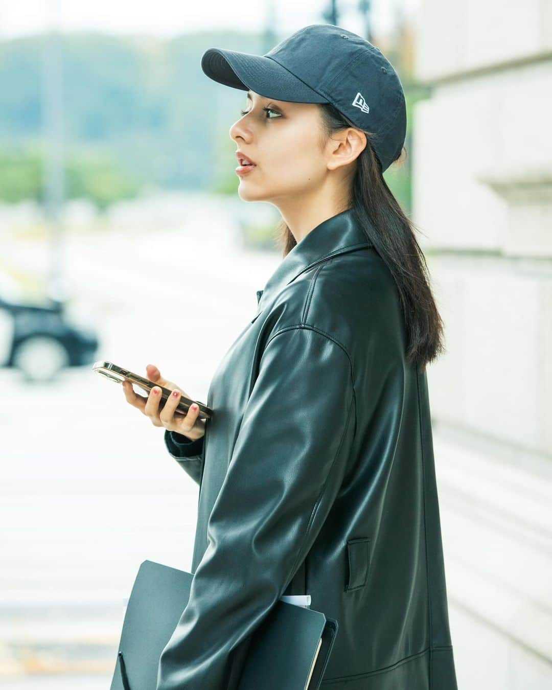 New Era Japan オフィシャル Instagram アカウントのインスタグラム：「【Casual Classic】⁠ ⁠ フロント部分に芯がなく柔らかな被り心地が特徴のCasual Classic。スナップボタンで着脱できるイージーストラップ仕様で、バッグやベルトループなどに簡単に取り付けることができます。⁠  #NewEra⁠ #ニューエラ」