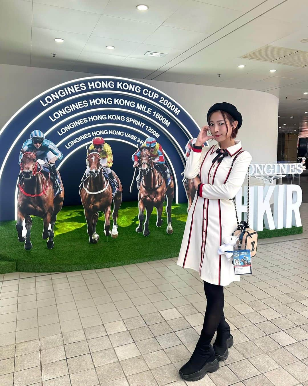 桑原茉萌のインスタグラム：「【香港競馬3日目🇭🇰🏇】 朝から追い切りの見学、会見の見学、 枠順抽選会に参加させていただきました🎯  森調教師のおかげで普段は入ることができない席で 見学させていただけて貴重な経験をさせてくださり 本当にありがとうございます😭✨  この形での枠順抽選会はかなりレアらしく、 生で見ることができてうれしんでぃでした🌈🎶  8枚目の動画を見て欲しいんだけど、 シャティン競馬場のショップではオリジナル刺繍入りの アイドルホースを作ることができます！ 私もオーダーしました✨ 日曜日に完成が届くからお楽しみに❣️❣️  #香港 #hkjc #hongkong #horseracing #川田将雅 #騎手 #競馬 #香港競馬 #香港国際競走  #國際騎師錦標賽 #浪琴國際騎師錦標賽 #騎師非凡一族 #跑馬地馬場 #浪琴 #IJC #LonginesIJC #HKRacing #Jockeysarespecialbreed #GoRacingHK #世界舞台草地王者 #沙田馬場  #浪琴 #HKIR #HKRacing #turfworldchampionships #GoRacingHK  #ShatinRacecourse  #longines #umajo #fyp #アイドルホース」