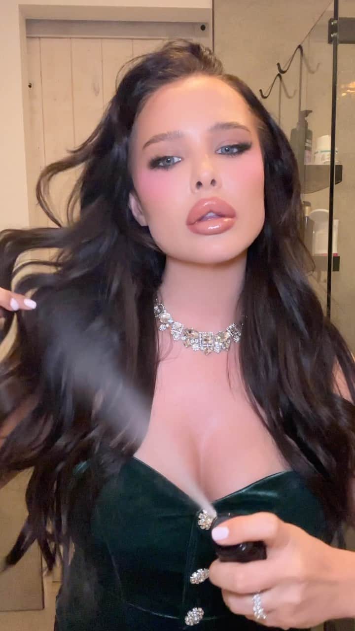 Mara Teigenのインスタグラム：「Glamour season 💚❤️」