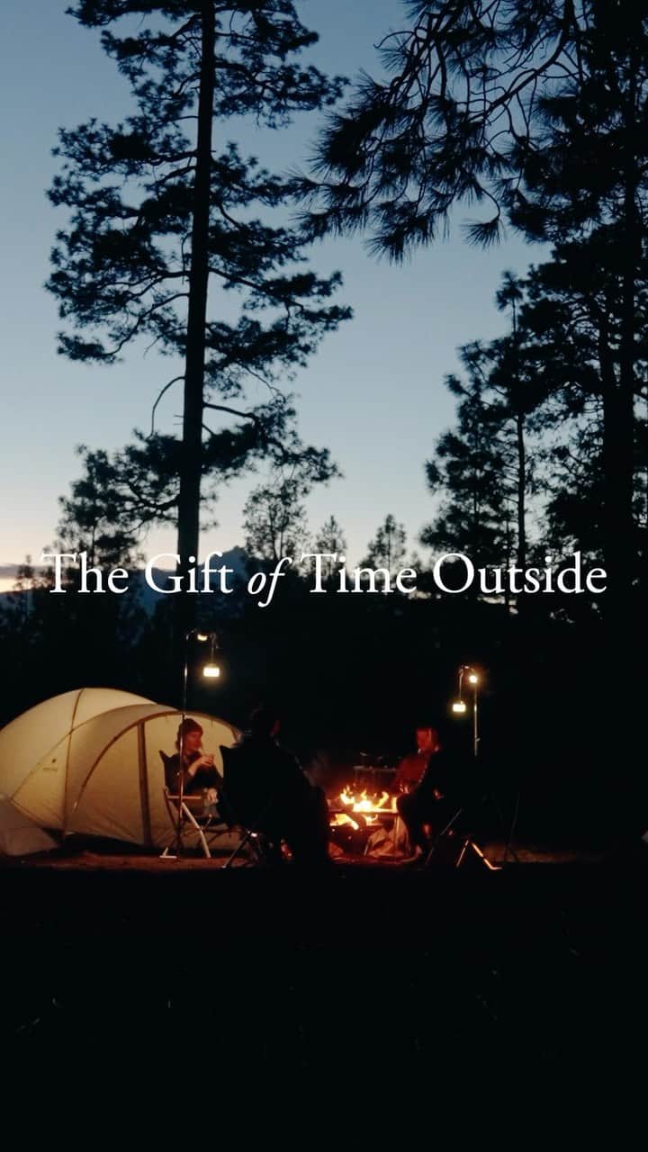 Snow Peak USAのインスタグラム：「Give the gift of time outside this holiday season. Find gifts that inspire a closer connection with nature. Shop online or at our retail stores in Portland and Brooklyn.」