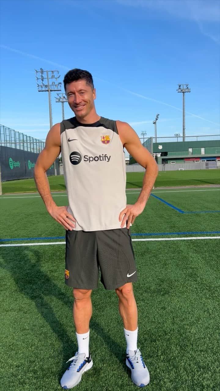 FCバルセロナのインスタグラム：「POV: Admin reacts to Lewy’s moves 🕺🔝」