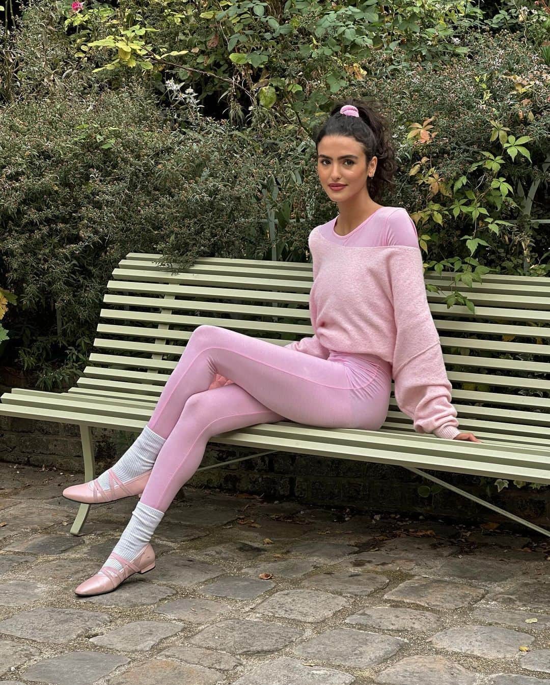 アメリカンビンテージのインスタグラム：「@junybreeze wearing our winter collection in a full ballerina look - we're in love 💕  #americanvintage #amvfriends #ballerina #modernballerina #pink #pinkobsession」