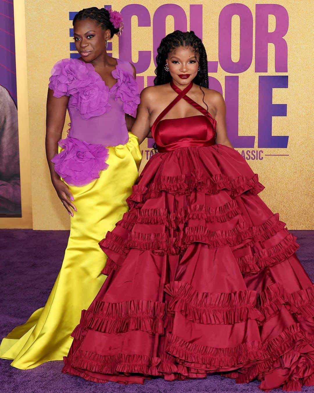 Just Jaredのインスタグラム：「Halle Bailey and her co-star Phylicia Pearl Mpasi pose together at the premiere for their upcoming movie “The Color Purple.” Halle’s sister Chloe Bailey was also seen at the event! #HalleBailey #PhyliciaPearlMpasi #ChloeBailey Photos: Getty」