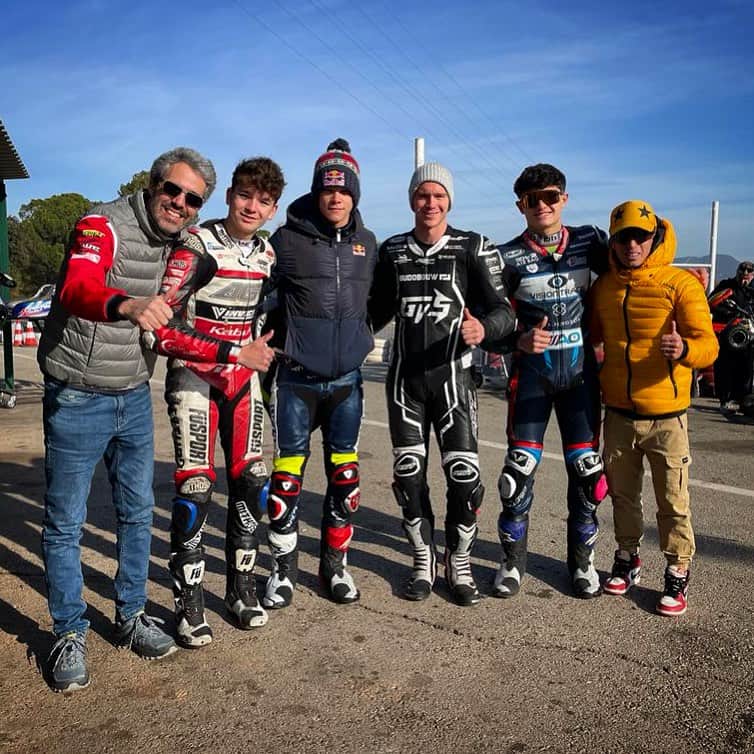 トニ・エリアスのインスタグラム：「Cold Day At The Office. Coaching fast guys.🔥🔥🔥  @collinveijerofficial  @owenvantrigt_20  @111.management」