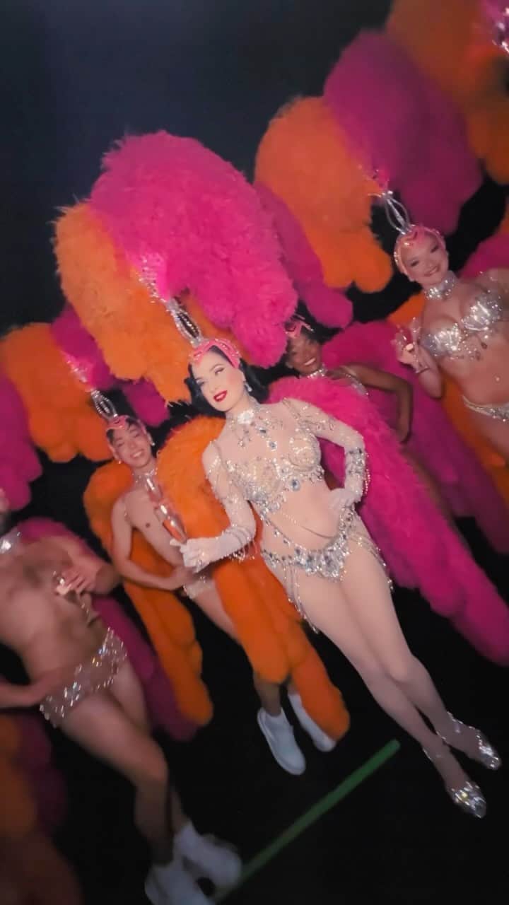 ディタ・フォン・ティースのインスタグラム：「Join us in #LasVegas for an unforgettable New Year’s Eve weekend!   #DitaLasVegas is onstage December 28, 29, 30 and 31st in the historic #jubileeshowgirl theater @horseshoevegas ✨🍾🥂🎩  Tickets: ticketmaster.com/ditavegas   #showgirls #showboys #burlesque #stripteesenye #artoftheteese #artofthetease #Glamonatrix #stripstriphooray #ditavonteese #newyearsevelasvegas #lasvegasshow  #lasvegasstrip #lasvegasburlesque #swarovski」