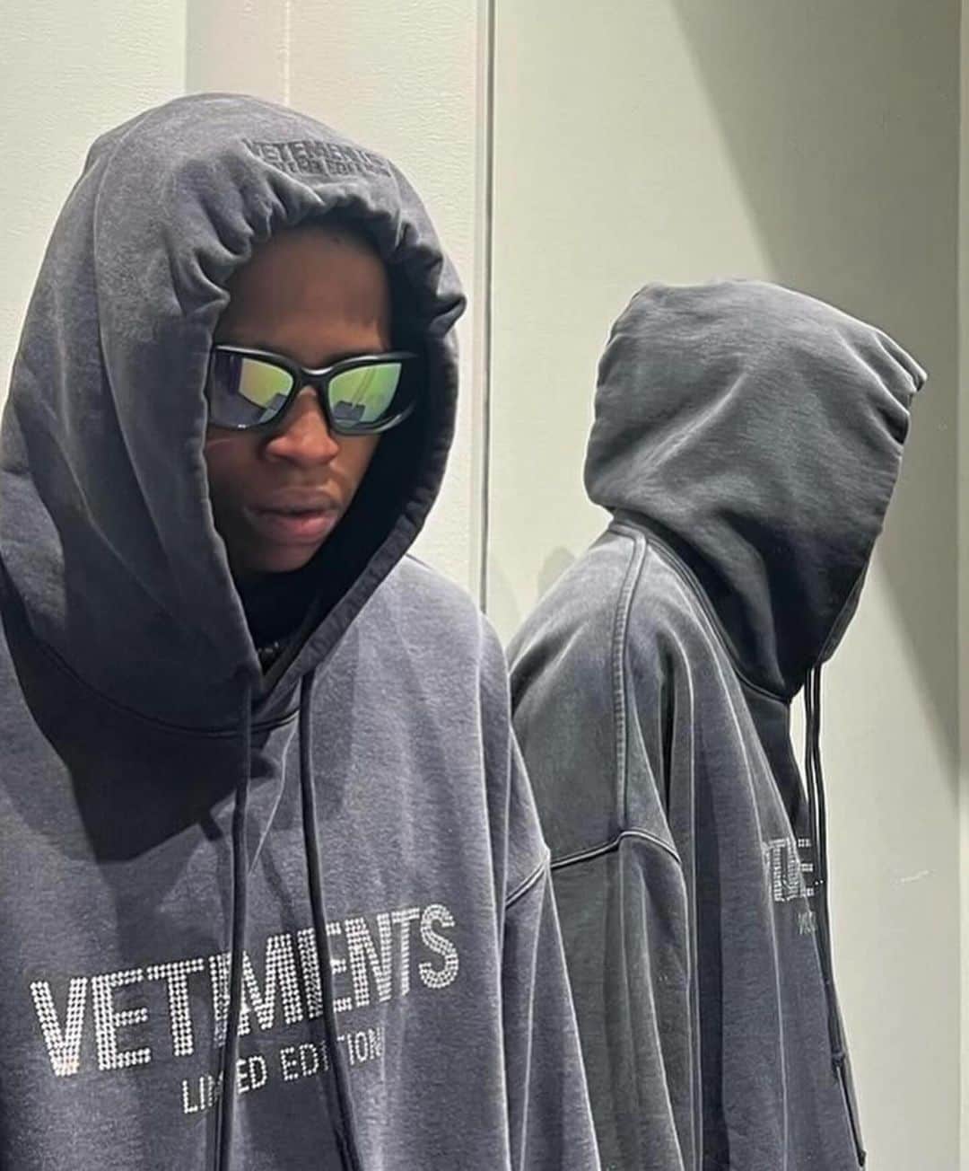 ヴェトモンのインスタグラム：「VETEMENTS WORN BY YOU  PIC: 1-2 @gugundlovuu 3 @chris.kvyat 4 @parkpparkee」