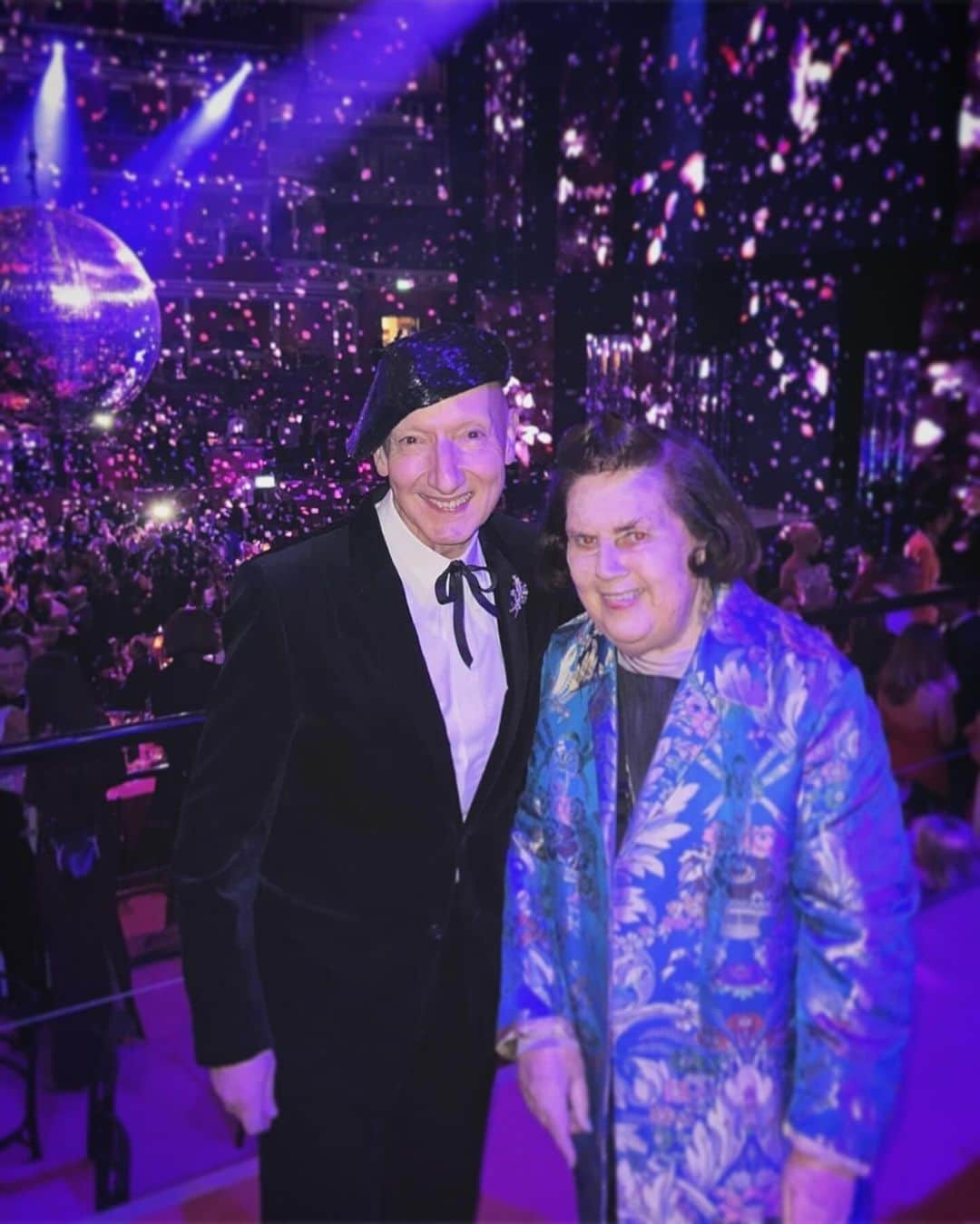 スティーブンジョーンズのインスタグラム：「Repost from @suzymenkes • Were there really seats for 3,000 onlookers at the London Fashion Awards. I was sitting with Stephen Jones and told him how I liked his neat, sweet hat. @mrkimjones @dior」