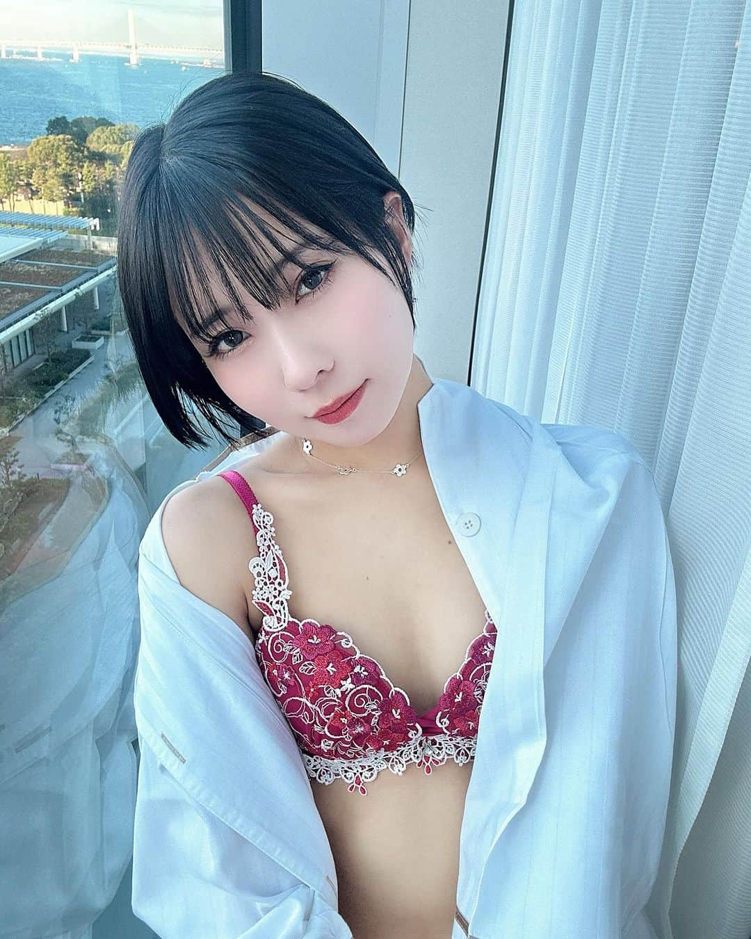鳴上なごねのインスタグラム：「Kindleの撮影に行きました。 1月下旬に公開予定です、お楽しみに❤️   #selfie #自撮り界隈 #グラドル自画撮り部 #グラビア #gravure #グラビアアイドル #model #cosplayer #cosplay #cosplaygirl #japanesegirl #鳴上なごね #followｍe #いいねください #셀피」