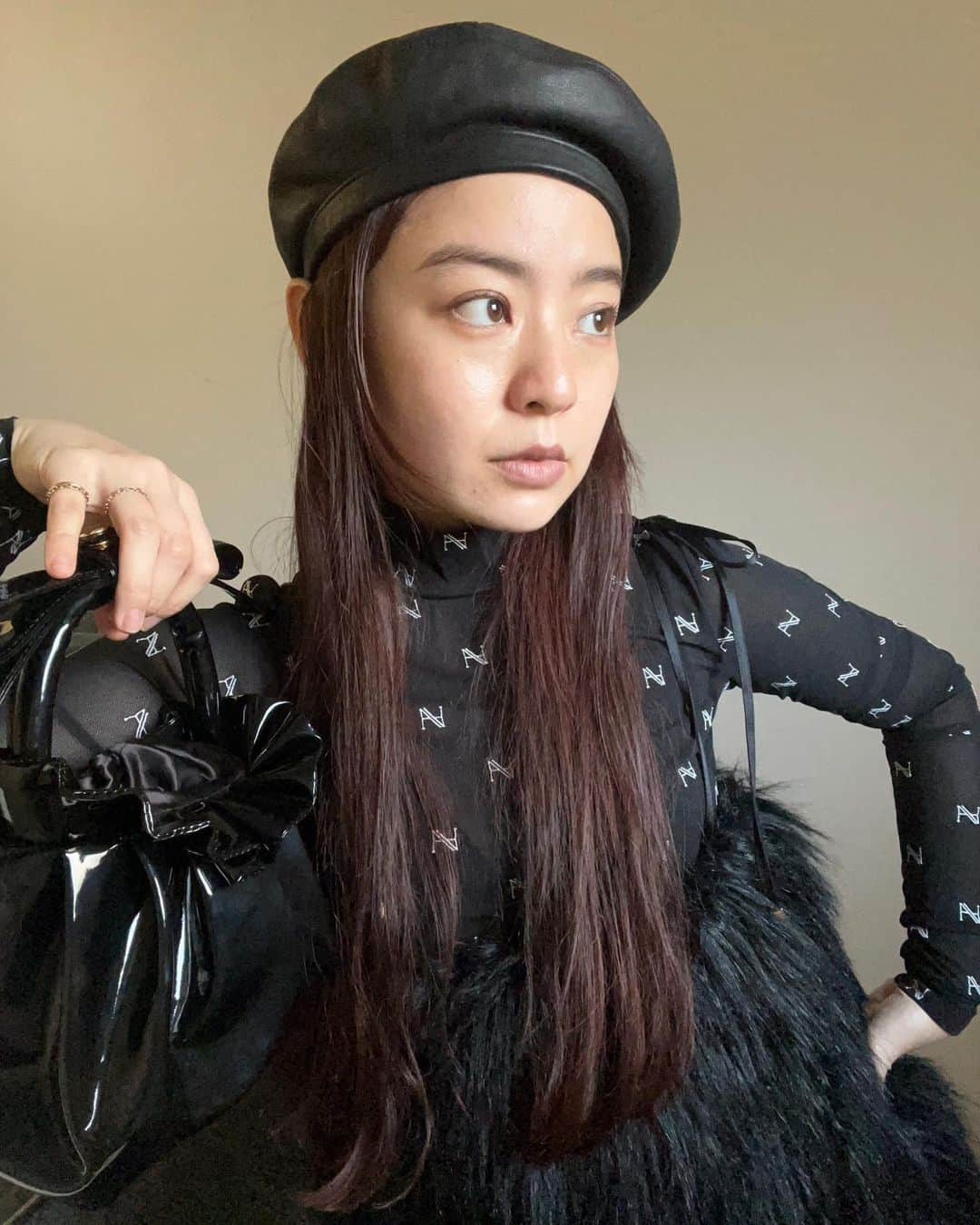 Mio Nagaiさんのインスタグラム写真 - (Mio NagaiInstagram)「. tops / KISHIMEN TOPS dress / KISHIMEN FUR MINI DRESS bag / OMOCHI MINI BAG  12/14(thu)までHAENGNAEのオリジナルフレグランスの受注会も開催しています。 店内が良い香りで癒されてる🧴  #HAENGNAE #3912higashi」12月7日 18時37分 - mio_nagai68