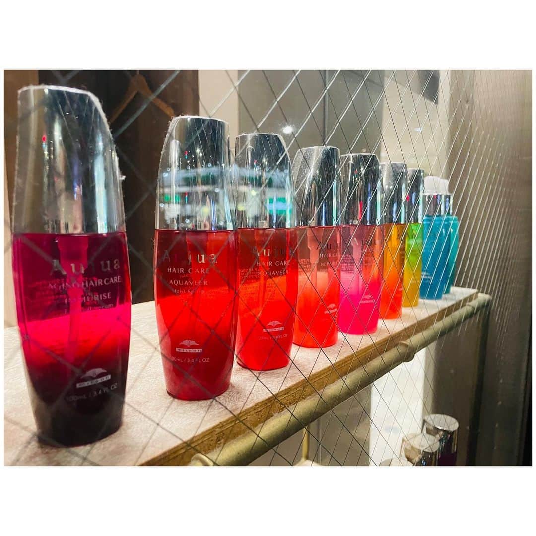 有明ゆなさんのインスタグラム写真 - (有明ゆなInstagram)「住吉駅が最寄駅の 美容室 @abiehair_sumiyoshi さんに トリートメント行ってきた💄 . 髪の毛のダメージと 女子会の前のオシャレもかねて 綺麗にしてもらったよ💗 . Aujua(オージュア)4,500円で ゆなの今の髪の毛にあわせて リペアリティー (ブリーチ髪に) クエンチ  (パサつく髪に) でトリートメントをしてくれた✨ . オージュアは すごく髪の毛にもよくて 香りもすごくすき🎈 . 仕上がりも 普段はしない ふんわり巻きにしてくれて ゆなに似合う感じで スタイリングしてくれた🙌 . 個室的なルームで ゆったりとトリートメントできて 至福の時間だった🌈 . 担当してくれた @linna.sakamoto さんも すごく素敵な人で 話があって めっちゃしゃべってしまった🤣 お酒好きな女子っていいよね✨ . . . . PR @abiehair_sumiyoshi #アビーヘアー住吉店 #アビーヘアー #住吉美容室 #住吉美容サロン #住吉ヘッドスパ #住吉トリートメント」12月7日 18時38分 - ariake_yuna