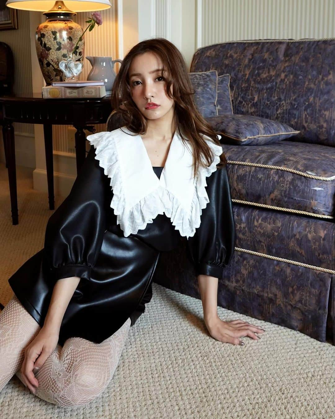 板野友美さんのインスタグラム写真 - (板野友美Instagram)「🎼クラシックな気分🐈‍⬛🖤  何枚目がいい？  #Fashion #ootd #154cm #友style」12月7日 18時48分 - tomo.i_0703