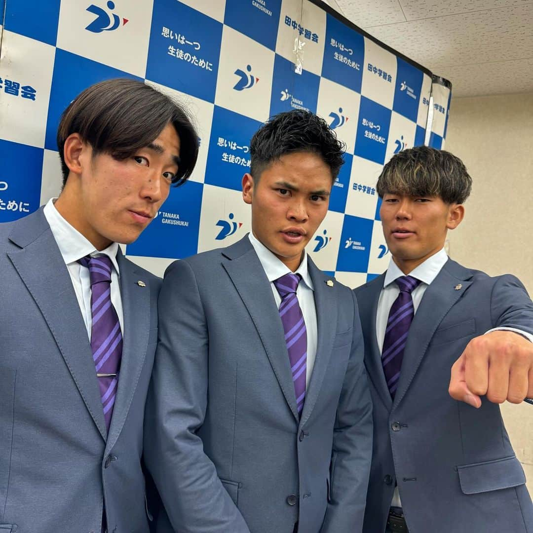 ゴッホ向井ブルーさんのインスタグラム写真 - (ゴッホ向井ブルーInstagram)「今日はお世話になっております田中学習会さんでサンフレメンバーと！授業風景も撮らせていただきました🤣  #田中学習会  #学チャン  #サンフレッチェ広島」12月7日 18時41分 - goghmukai