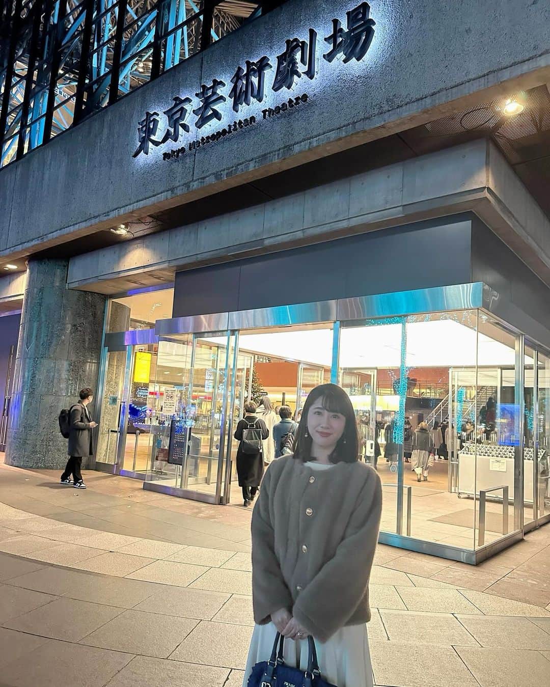 壽老麻衣さんのインスタグラム写真 - (壽老麻衣Instagram)「立教大学メサイア演奏会🎼🎻 家族と一緒に、後輩達の素晴らしい演奏や合唱を楽しんできました✨  大学から歩いてすぐのところにある東京芸術劇場が会場でした🎷 東京芸術劇場に入ったのは、立教大学の入学式以来かしら…？本当に久しぶりでした…！👀✨  昔を思い出して、懐かしい気持ちになりました☺️  1月は箱根駅伝🏃‍♀️✨ 母校を応援するのが楽しみです📣🤍」12月7日 18時50分 - maijuro