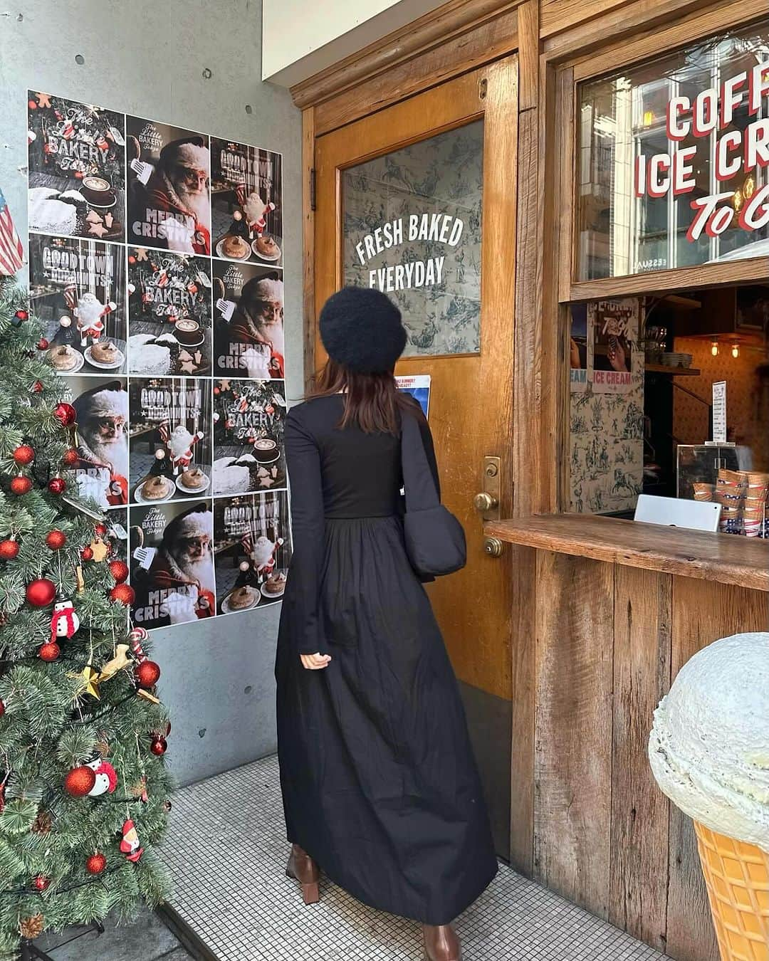 横田亜美さんのインスタグラム写真 - (横田亜美Instagram)「. お気に入りコーデと お気に入りカフェ☕️🤎 . . #PR #イーボル #EVOL #明治神宮前カフェ #明治神宮前 #表参道カフェ #東京カフェ #原宿カフェ #原宿 #表参道 #東京カフェ部 #158cm #158cmコーデ #30代コーデ #大人かわいい #ブーツ #あしもとくらぶ #足元倶楽部 #メガネ女子 #メガネコーデ #ベレー帽 #今日のコーデ #ca4la」12月7日 18時54分 - amimi0218