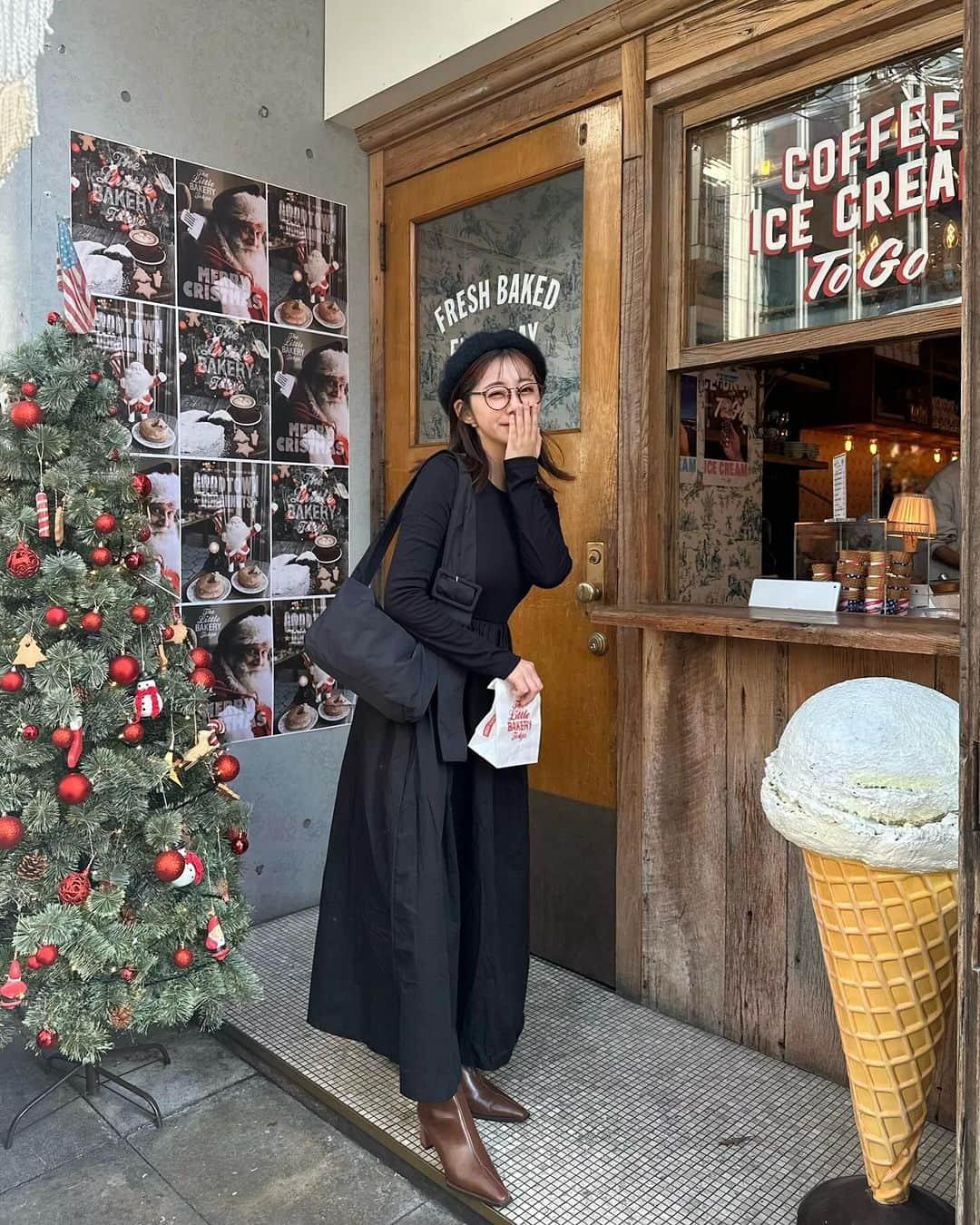 横田亜美さんのインスタグラム写真 - (横田亜美Instagram)「. お気に入りコーデと お気に入りカフェ☕️🤎 . . #PR #イーボル #EVOL #明治神宮前カフェ #明治神宮前 #表参道カフェ #東京カフェ #原宿カフェ #原宿 #表参道 #東京カフェ部 #158cm #158cmコーデ #30代コーデ #大人かわいい #ブーツ #あしもとくらぶ #足元倶楽部 #メガネ女子 #メガネコーデ #ベレー帽 #今日のコーデ #ca4la」12月7日 18時54分 - amimi0218