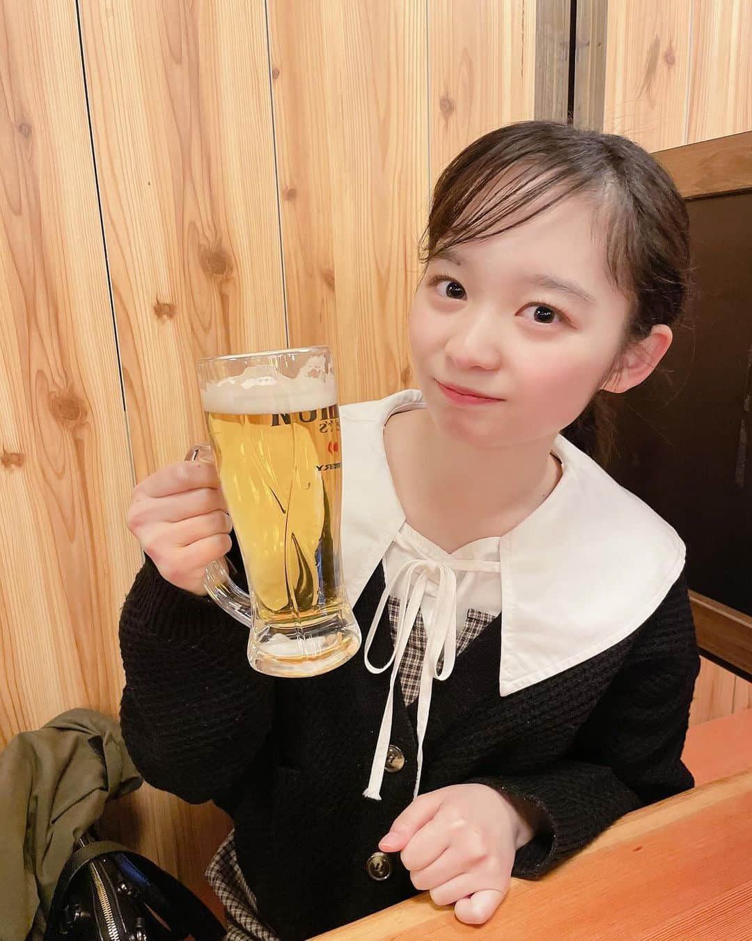 延命杏咲実のインスタグラム：「. 人生初ビール、ほろ苦でやっぱり大人の味だったな〜🍻 . これから慣れていくのかな？？😉 大人の階段登る〜〜🎶 . . #ビール #人生初 #お酒は #強い方 🤣 #飲み過ぎには #注意しないと〜⚠️ #セントフォース #セントフォースsprout #延命杏咲実 #延命ちゃん」