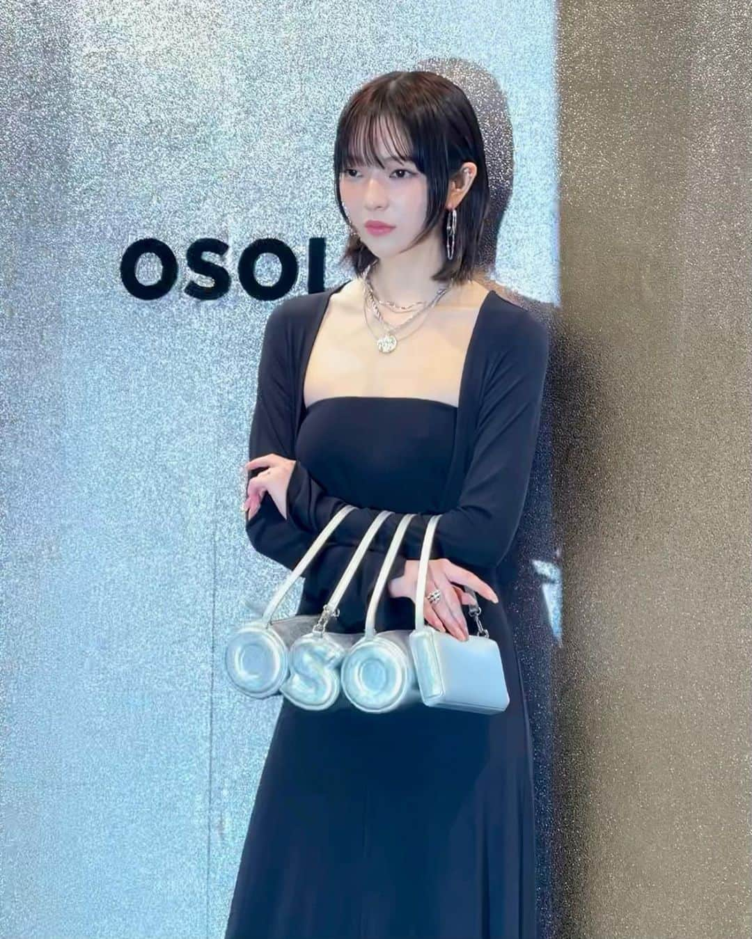 田中芽衣（めいめろ）さんのインスタグラム写真 - (田中芽衣（めいめろ）Instagram)「OSOI 🪩🔗 @osoi_official  ホリデーシーズンに向けた 日本未発売の限定アイテムを 実際に手にとれて嬉しかったです。可愛かった~😈 買っちゃった~😈 キラキラで心ときめき。 　 12/6~12/17 OSOI POP UP STORE 新宿LUMINE 2 / 2F @osoi_official  期間限定なので是非💼  #osoi#オソイ#OSOIHOLIDAYPOPUP」12月7日 19時08分 - mei_tnk