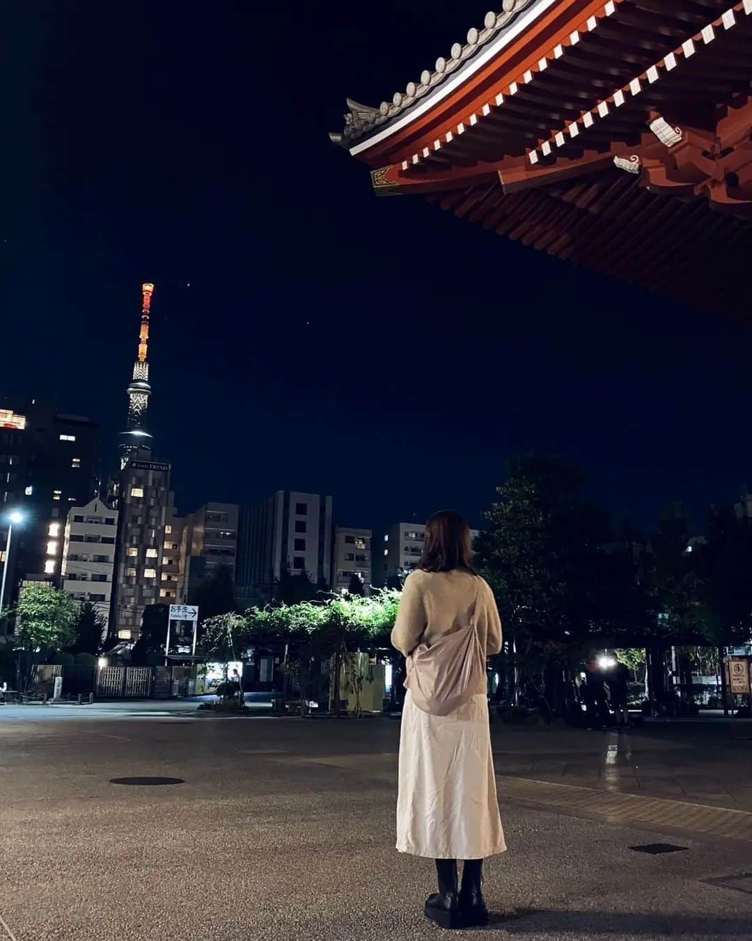 小谷津友里さんのインスタグラム写真 - (小谷津友里Instagram)「時差投稿になっちゃったけど浅草のお気に入りの写真たち☺️✨最後の一枚、手がブレててクリオネみたいになってるうう笑  #浅草 #浅草寺 #さんぽ #asakusa #sensouji #カーディガンコーデ #カジュアルコーデ  #ホワイトコーデ  #ユニクロコーデ #uniqlo #uniqlou」12月7日 19時09分 - yurikoyatsu