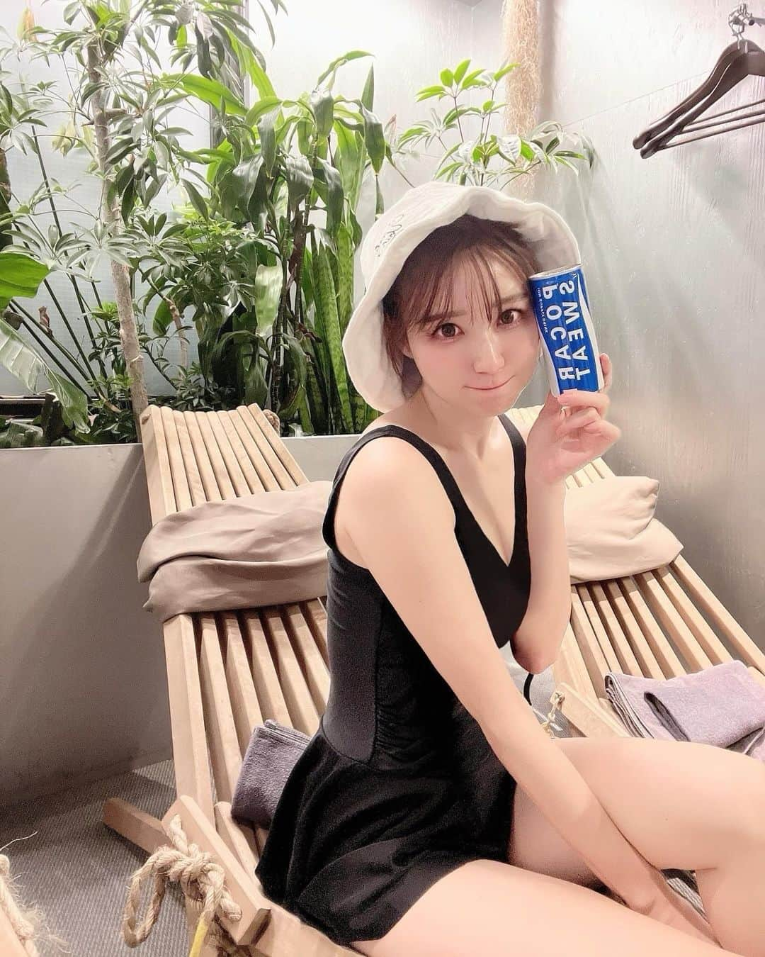 小越しほみさんのインスタグラム写真 - (小越しほみInstagram)「久しぶりのサ活🧖🏻‍♀️  おしゃれでアメニティも充実しててお気に入りな  @saunaand_ 🫶🏻  いつも撮影でお世話になってるクアルトさんの サウナハットつば広でかわい☺️  .  #サウナ #sauna #saunaandco #蔵前 #蔵前サウナ #サ活 #サウナイキタイ #サウナ女子 #サウナー #サウナハット #クアルトユナイテッド #クアルト #さうな #サウナグッズ #サウナ部 #サウナ好き #サウナデート #ソロサウナ #個室サウナ #ロウリュウサウナ #ロウリュウ #フィンランド式サウナ #サ活女子 #サ活日誌 #水着 #水着女子 #swimwear #cuartounited #さうなー #プライベートサウナ」12月7日 19時09分 - shihomi1129