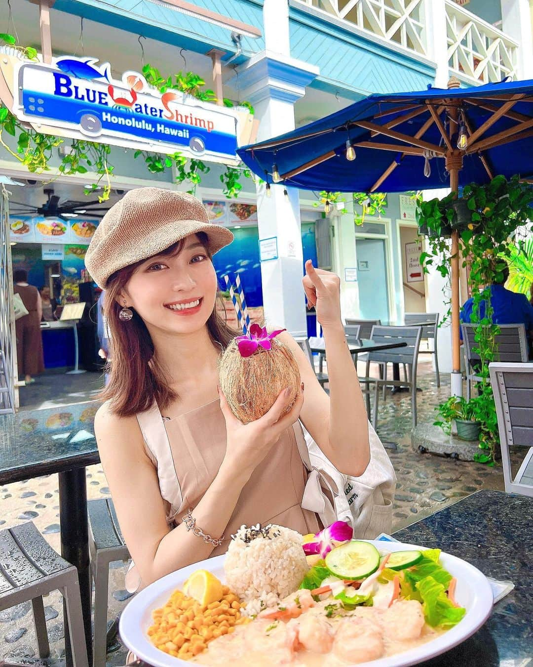 みき みーやんさんのインスタグラム写真 - (みき みーやんInstagram)「ハワイのガーリックシュリンプ🧄🦐💕 . @bluewatershrimphawaii  . . クリーミーで程よくガーリックもきいてて 日本人が食べやすい味だと思う！💕 . エビ自体は完全に火が通ってて ぷりぷりって感じではないよー🦐 . . ハワイでもう一軒、ぷりっぷりの ガーリックシュリンプ食べたので それもまた投稿します🤤❤ . . #ハワイ旅行 #ハワイグルメ #ガーリックシュリンプ #旅行記 #タビジョ #ハネムーン #ハワイ情報 #bluewatershrimp #南国リゾート #ワイキキ #hawaiifoodie #hawaiitrip #hawaiifood #aloha」12月7日 19時18分 - mi_yan0101