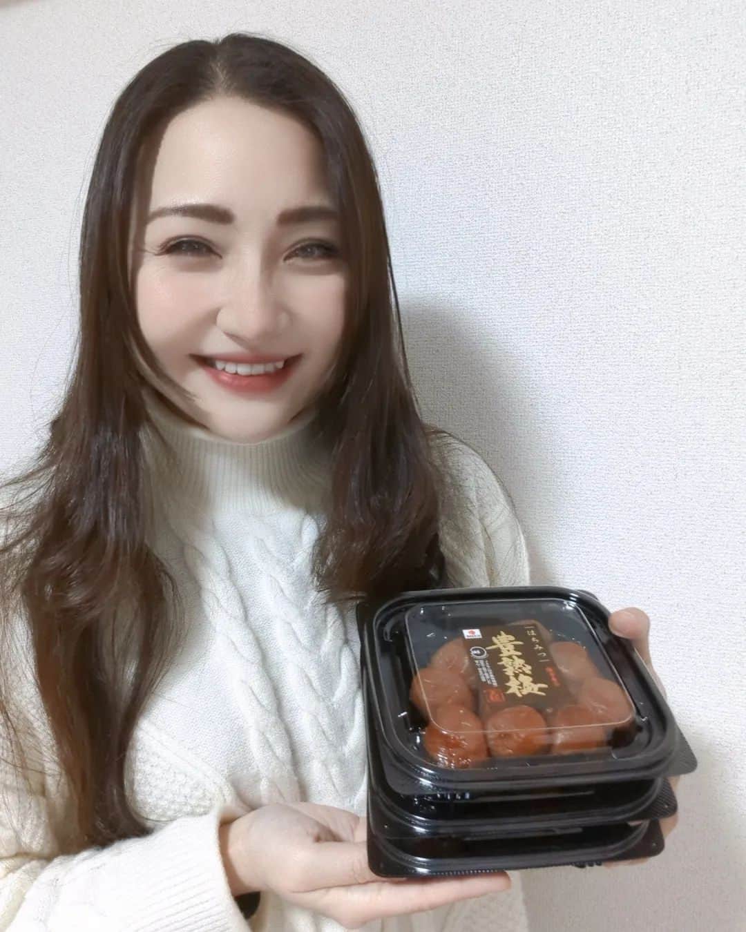 Hiromi Tomiiさんのインスタグラム写真 - (Hiromi TomiiInstagram)「お疲れ様◎ 梅干しが好きなんですが、 スーパーでも御馴染みの、 中田食品さんの、豊熟梅を食べ比べ😊♥ . はちみつ、うすしお、しそ風味 の3種類◎ . はちみつが好きです! . . .  #PR @nakatafoods #豊熟梅 #梅干し #中田食品 #梅好き #マイブーム #梅好きさんと繋がりたい」12月7日 19時18分 - hiromi.tomii