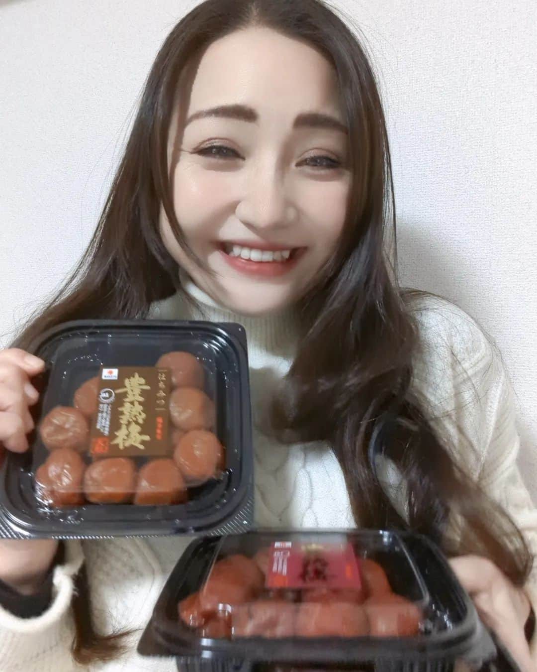Hiromi Tomiiさんのインスタグラム写真 - (Hiromi TomiiInstagram)「お疲れ様◎ 梅干しが好きなんですが、 スーパーでも御馴染みの、 中田食品さんの、豊熟梅を食べ比べ😊♥ . はちみつ、うすしお、しそ風味 の3種類◎ . はちみつが好きです! . . .  #PR @nakatafoods #豊熟梅 #梅干し #中田食品 #梅好き #マイブーム #梅好きさんと繋がりたい」12月7日 19時18分 - hiromi.tomii