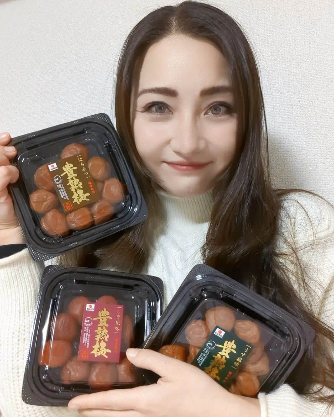 Hiromi Tomiiさんのインスタグラム写真 - (Hiromi TomiiInstagram)「お疲れ様◎ 梅干しが好きなんですが、 スーパーでも御馴染みの、 中田食品さんの、豊熟梅を食べ比べ😊♥ . はちみつ、うすしお、しそ風味 の3種類◎ . はちみつが好きです! . . .  #PR @nakatafoods #豊熟梅 #梅干し #中田食品 #梅好き #マイブーム #梅好きさんと繋がりたい」12月7日 19時18分 - hiromi.tomii