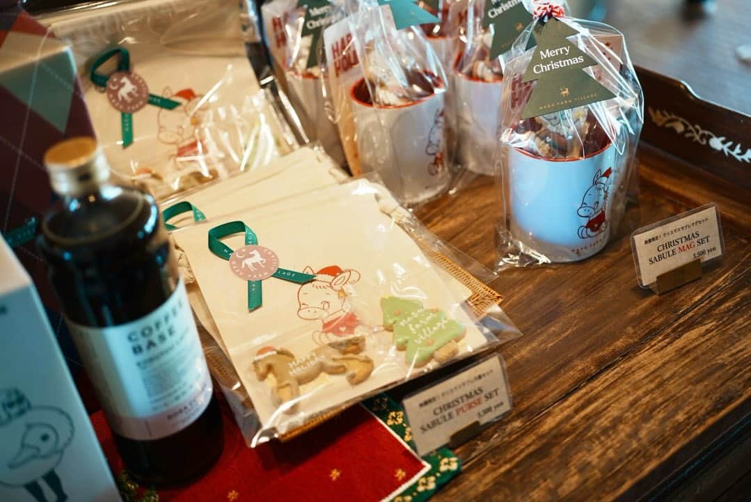 青木玲緒樹さんのインスタグラム写真 - (青木玲緒樹Instagram)「_  11/18-19  投稿のタイミング見失って下書きに眠ってた✏️🫧  紗栄子さん @saekoofficial が経営している 栃木県大田原市にある 𝙽𝙰𝚂𝚄 𝙵𝙰𝚁𝙼 𝚅𝙸𝙻𝙻𝙰𝙶𝙴🌿🐎🫶🏻 @nasufarmvillage   殺処分になってしまう競争馬、 病気や怪我、高齢のお馬さんのセカンドライフを送れる場所を提供している牧場🥕  紗栄子さんが経営しているだけあって 全てがオシャレで可愛いかった🥹🥹💘  お天気良くて空気も綺麗で とっっても良い思い出ができた⛅️🏇🍁  優奈、若葉、翼ありがとう🍓  #栃木#栃木県#大田原#大田原市#那須ファームビレッジ#保護馬#保護犬#紗栄子#紗栄子さん#アリソンブラウン#nasufarmvillage#farm」12月7日 19時18分 - reonaoki