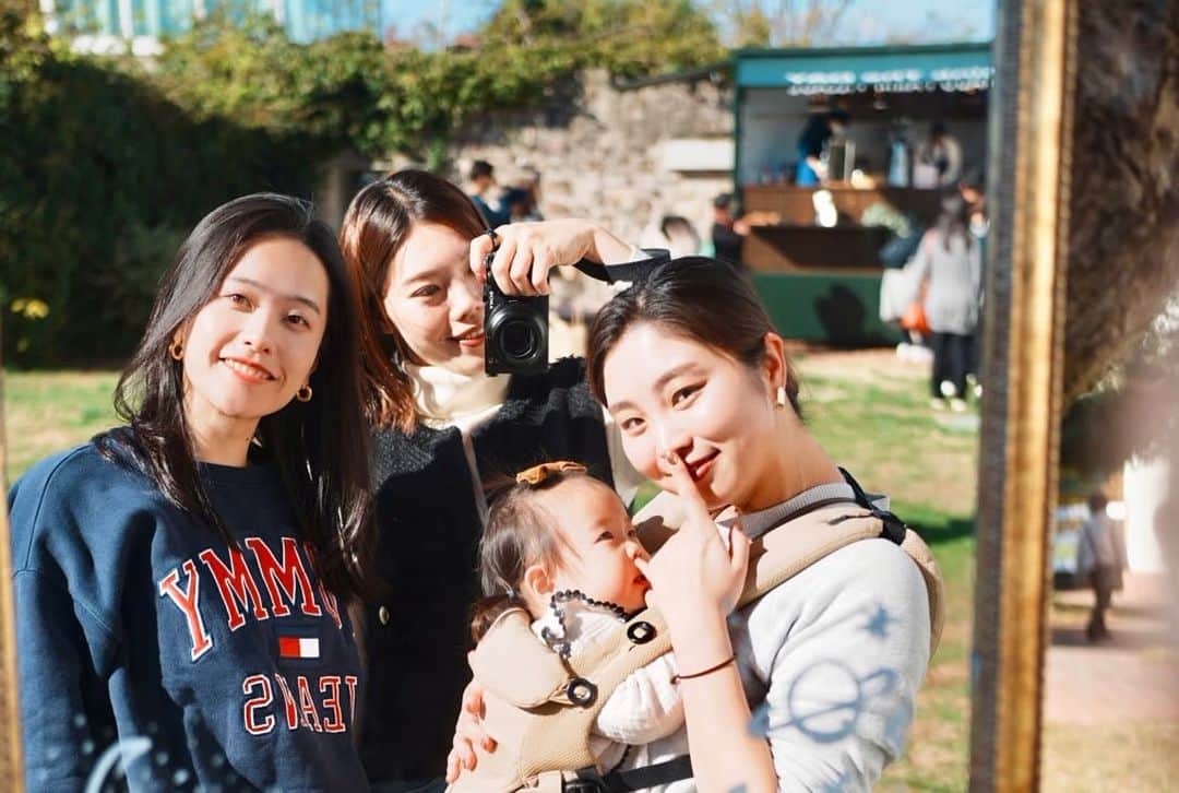 青木玲緒樹さんのインスタグラム写真 - (青木玲緒樹Instagram)「_  11/18-19  投稿のタイミング見失って下書きに眠ってた✏️🫧  紗栄子さん @saekoofficial が経営している 栃木県大田原市にある 𝙽𝙰𝚂𝚄 𝙵𝙰𝚁𝙼 𝚅𝙸𝙻𝙻𝙰𝙶𝙴🌿🐎🫶🏻 @nasufarmvillage   殺処分になってしまう競争馬、 病気や怪我、高齢のお馬さんのセカンドライフを送れる場所を提供している牧場🥕  紗栄子さんが経営しているだけあって 全てがオシャレで可愛いかった🥹🥹💘  お天気良くて空気も綺麗で とっっても良い思い出ができた⛅️🏇🍁  優奈、若葉、翼ありがとう🍓  #栃木#栃木県#大田原#大田原市#那須ファームビレッジ#保護馬#保護犬#紗栄子#紗栄子さん#アリソンブラウン#nasufarmvillage#farm」12月7日 19時18分 - reonaoki