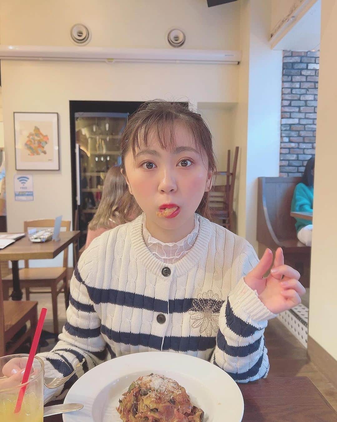 須田理夏子さんのインスタグラム写真 - (須田理夏子Instagram)「念願❕❕ラザニア食べた〜💕  まゆ〜♡ シュリンプも美味しかった🦐😋   #原宿ランチ  #原宿グルメ  #ラザニア  #シュリンプ  #lunch  #ランチ  #おしゃれ  #me #photo #photography #followｍe #乃木坂46  #乃木坂好きな人と繋がりたい #乃木坂好きな女ヲタさんと繋がりたい #乃木坂 #3期生 #岩本蓮加 #岩本蓮加推し  #ランチ  #カフェ  #カフェ巡り #裏原  #原宿  #表参道  #ポニーテール  #mardi」12月7日 19時18分 - sudarikako