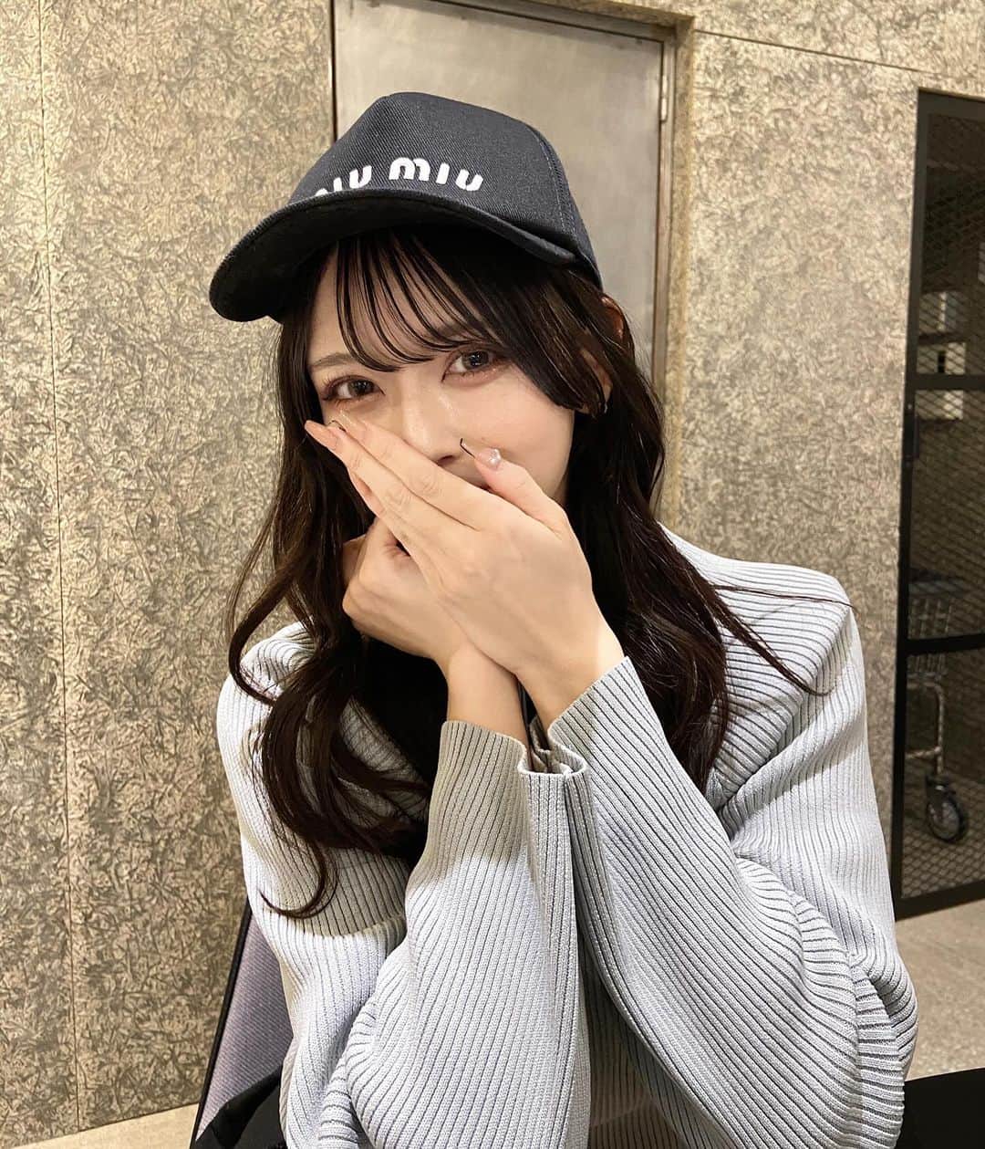 紗彩さんのインスタグラム写真 - (紗彩Instagram)「Today🎧💻☕️🤍  中目黒Rojuで作業すすめてました、リピカフェ🕴  最近よく着てるトップス @fcmm_japan ➰👊🏻  Zozoで販売中です🛒➰  .  #fcmn #zozotown #トップス#秋コーデ#カフェ巡り#rojucafe#中目黒カフェ#東京カフェ#miumiu#キャップ#キャップ女子 #韓国ファッション#スポーティーコーデ #fff#lfl#likesforlike #いいね返し#pr#メイク#コスメ #アイメイク#カラコン」12月7日 19時19分 - _saya_523