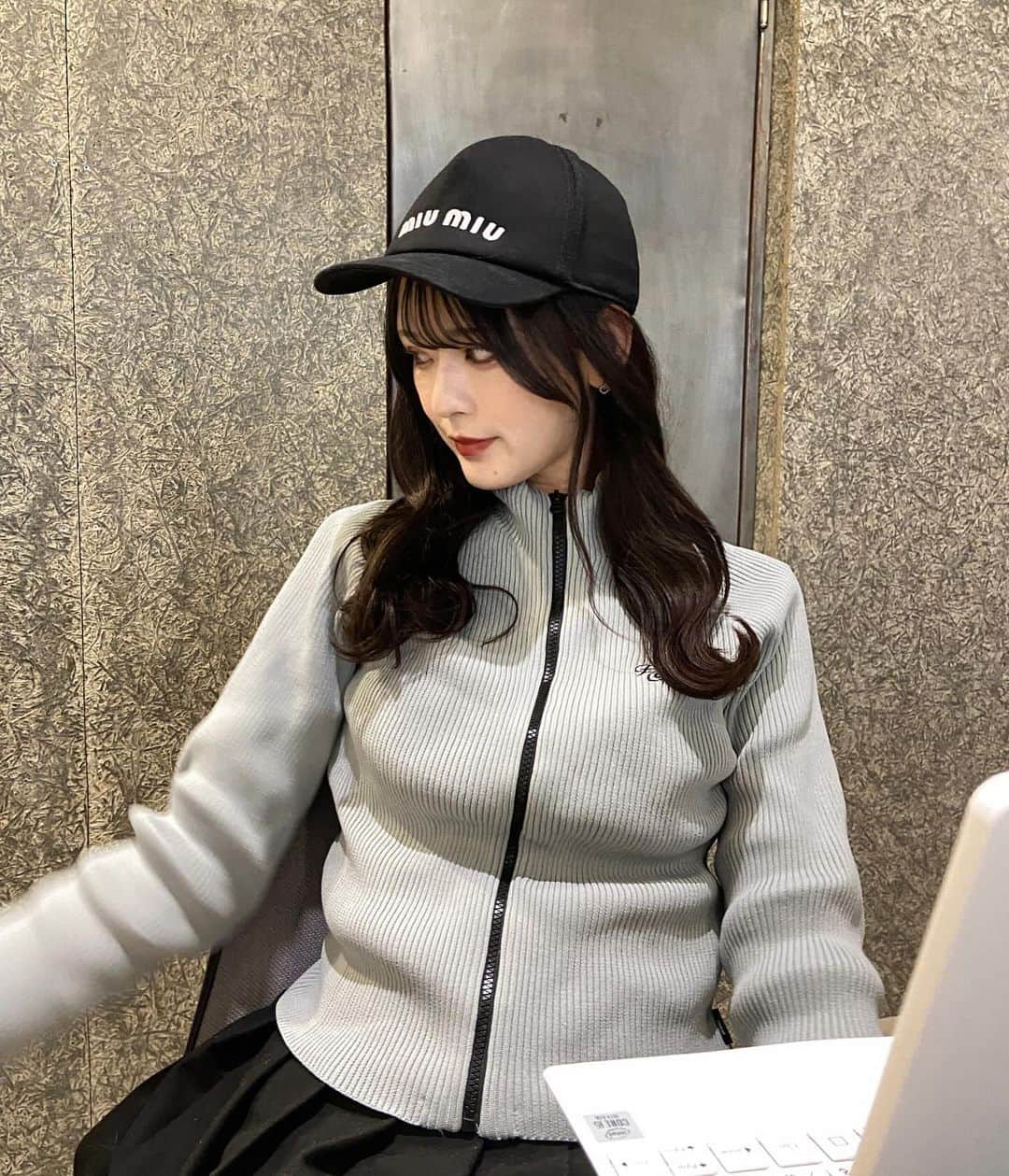 紗彩さんのインスタグラム写真 - (紗彩Instagram)「Today🎧💻☕️🤍  中目黒Rojuで作業すすめてました、リピカフェ🕴  最近よく着てるトップス @fcmm_japan ➰👊🏻  Zozoで販売中です🛒➰  .  #fcmn #zozotown #トップス#秋コーデ#カフェ巡り#rojucafe#中目黒カフェ#東京カフェ#miumiu#キャップ#キャップ女子 #韓国ファッション#スポーティーコーデ #fff#lfl#likesforlike #いいね返し#pr#メイク#コスメ #アイメイク#カラコン」12月7日 19時19分 - _saya_523