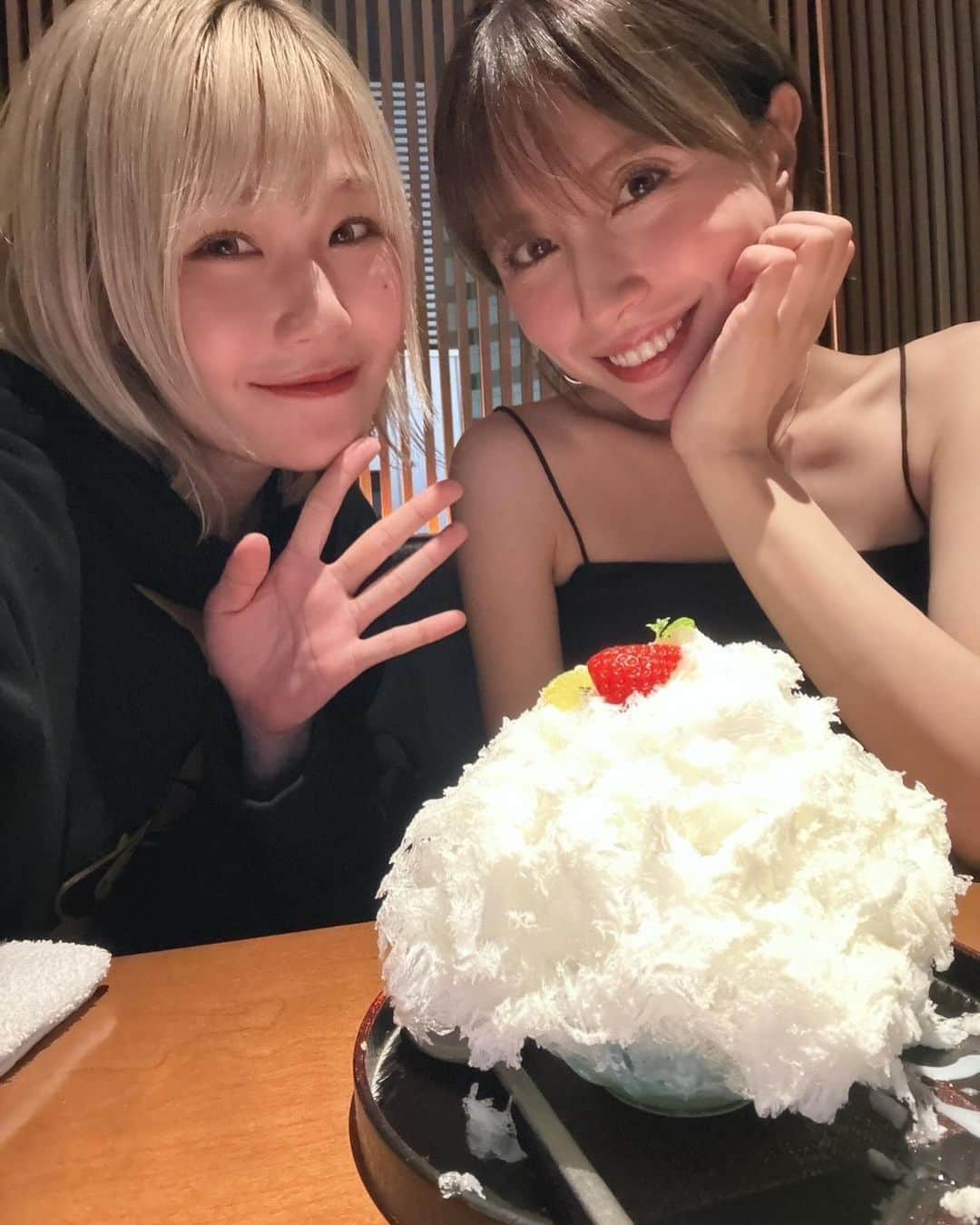 ハラミちゃんさんのインスタグラム写真 - (ハラミちゃんInstagram)「Mayさん💓💓💓🍖  @mayjamileh   色々なお話できて嬉しかった〜の日！ 本当にMayさんと話してると心が安らぐのです...🥺  共作させていただいた大切な作品 "Sweetes Crime" ぜひみなさん聞いてぬ〜😆🎵  #mayj さん」12月7日 19時19分 - harami_piano