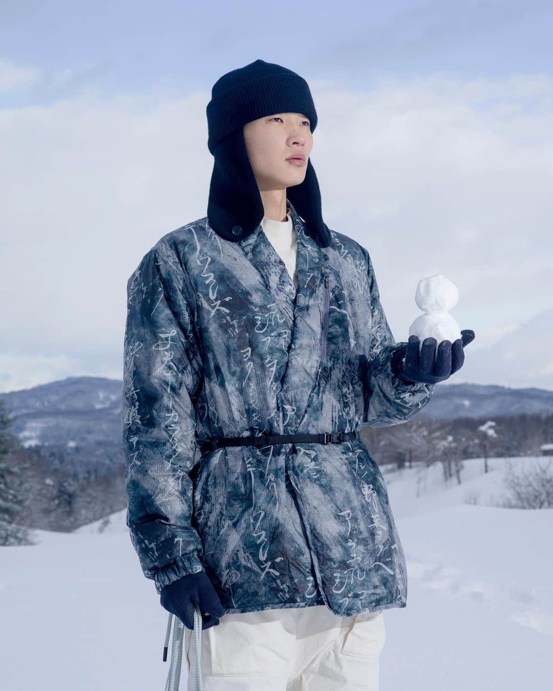 UNITED ARROWS & SONSさんのインスタグラム写真 - (UNITED ARROWS & SONSInstagram)「＜TOKYO DESIGN STUDIO New Balance＞と＜Snow Peak＞のコラボレーションアイテムが12月8日(金)に発売となります。  厳しい自然下での検証に裏打ちされたハイスペックなSnow Peakのプロダクトと、ニューバランスが117年に渡る伝統の中で培ってきた機能性やクオリティをデザインディテールとして融合させ、唯一無二のプロダクト開発を目指した、世界初登場の２WAY・アルティメット・スノーブーツ “TDS Niobium Concept 3“です。スノーシーズンのアウトドア・アクティビティのための究極の一足です。   ■取り扱い店舗：ユナイテッドアローズ&サンズ、オンラインストア  #unitedarrowsandsons #unitedarrows」12月7日 19時19分 - unitedarrowsandsons