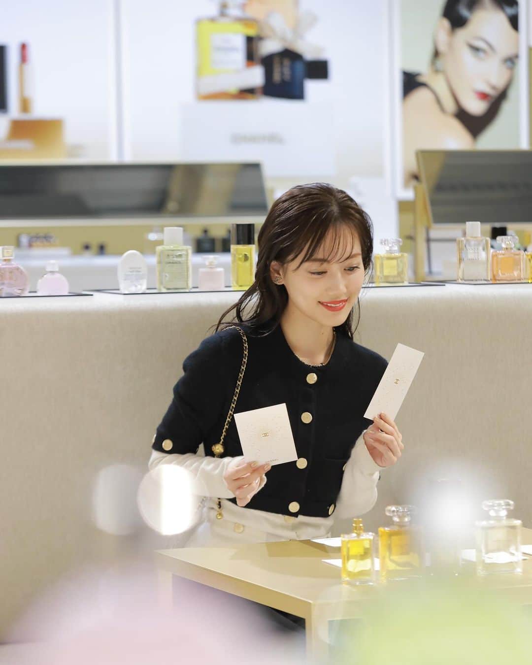 山下美月さんのインスタグラム写真 - (山下美月Instagram)「CHANELのHoliday Event “CHANEL WONDERLAND”にご招待頂きました！  大好きなNo.5の香りに包まれ クリスマスギフトを選ぶことの出来る空間は 日常を忘れられる素敵な時間でした…！  #CHANEL #CHANELHoliday  #シャネルホリデー  #CHANELWonderland @chanel.beauty」12月7日 19時21分 - mizuki.yamashita.official