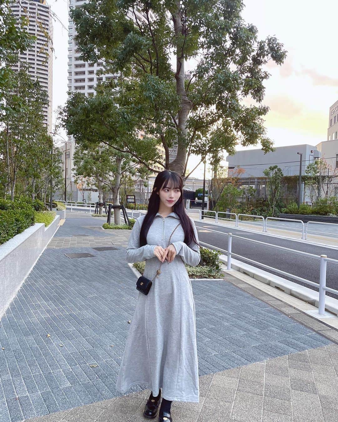 あっぷるさんのインスタグラム写真 - (あっぷるInstagram)「SHEINで冬服購入したよ！ この服一枚でコーデ完成するから楽だし可愛いの最高♡ @shein_jp  試すたび、好きが見つかる！ 届くたび、好きが増えてく⛄️  EBSJP225 ↑このクーポンコードを使うと、 お買い上げ金額1〜5,999円まではセール価格より15％OFF、6,000円以上は20％OFFでお得にお買い物できちゃうからみんなも是非使ってね🎀🎀🫶 利用期限は公開日～12月31日まで  私の着用アイテムはこちら💁‍♀️ 商品ID：21116221  #PR #SHEIN冬の感謝祭 #SHEIN #SHEINforAll #SHEINGoodFinds #loveshein #saveinstyle」12月7日 19時31分 - apoapo_2