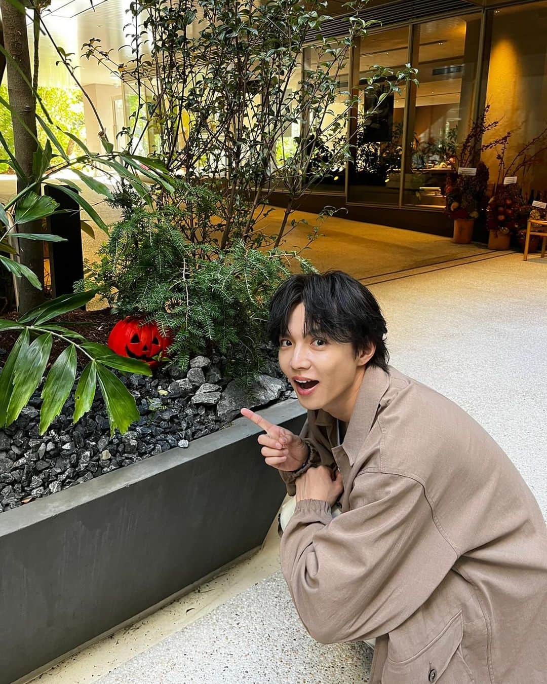 佐藤大樹のインスタグラム：「◡̈   本日発売 CREA 2024年冬号「贈り物バイブル」 掲載していただいています！  ぜひ、チェックお願いします！  #CREA @crea_magazine」