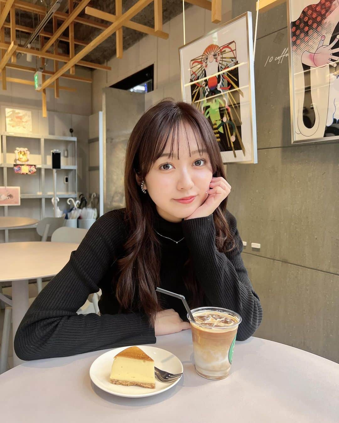 三田萌日香さんのインスタグラム写真 - (三田萌日香Instagram)「. . . このチーズケーキめっちゃ美味しかった🥰  みんなは何ケーキが1番好き？ . . . . . . . #カフェ巡り #チーズケーキ #カフェラテ #dot #福岡グルメ #福岡カフェ #福岡観光 #福岡旅行 #福岡大名 #大名カフェ #大名グルメ #タートルネック #タートルネックコーデ #japaneseidol #japanesegirl #idol #girl #アイオケ #アイドル #fff #fypシ」12月7日 19時40分 - _m_m_monika