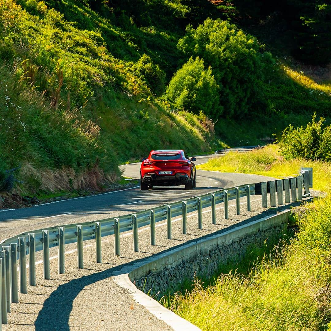 フェラーリさんのインスタグラム写真 - (フェラーリInstagram)「Every stage of the #FerrariTourNZ unfolds as a captivating step into a world of unparalleled wonder.  @ferrariaustralasia @ferrariapac  #FerrariPurosangue #NewZealand #DrivingFerrari #Ferrari」12月7日 19時36分 - ferrari