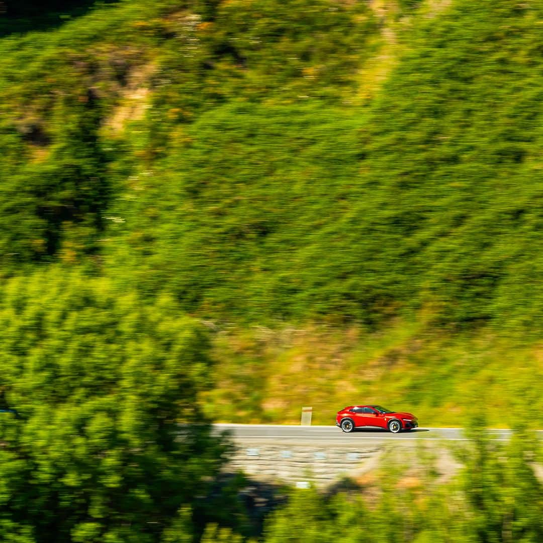 フェラーリさんのインスタグラム写真 - (フェラーリInstagram)「Every stage of the #FerrariTourNZ unfolds as a captivating step into a world of unparalleled wonder.  @ferrariaustralasia @ferrariapac  #FerrariPurosangue #NewZealand #DrivingFerrari #Ferrari」12月7日 19時36分 - ferrari