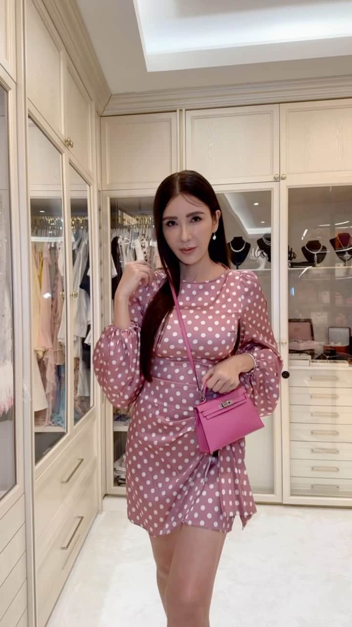 ジェイミー・チュアのインスタグラム：「💗 Got all dressed up to smell the roses.」