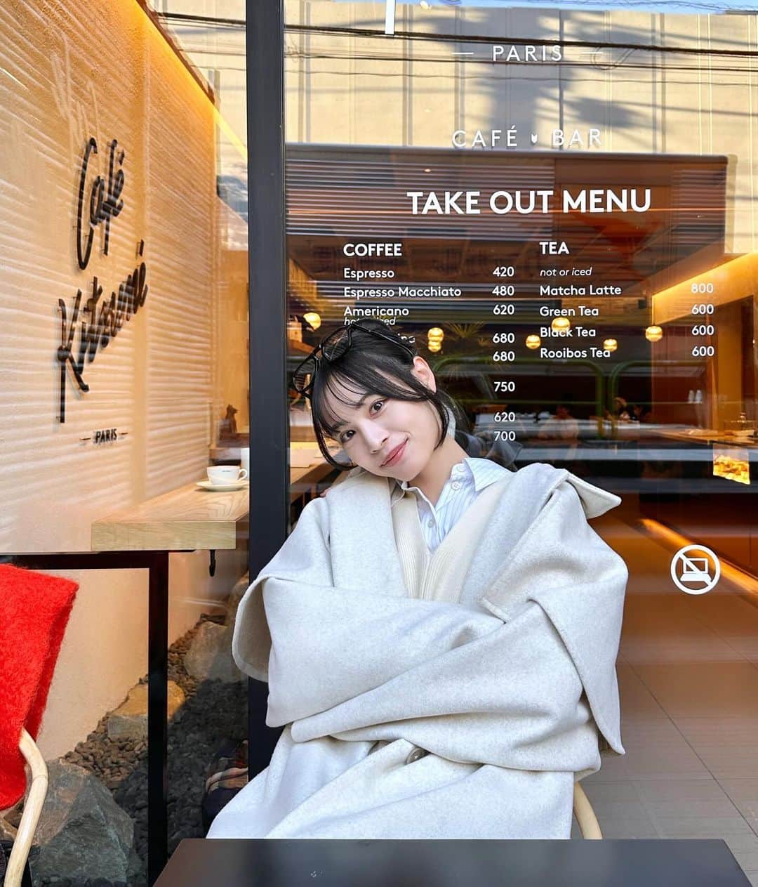 大谷凜香のインスタグラム：「今季初の冬コート🧶  肩を少し落として着るのも、スタンドネックで着るのも好きぃ🫰🏻」