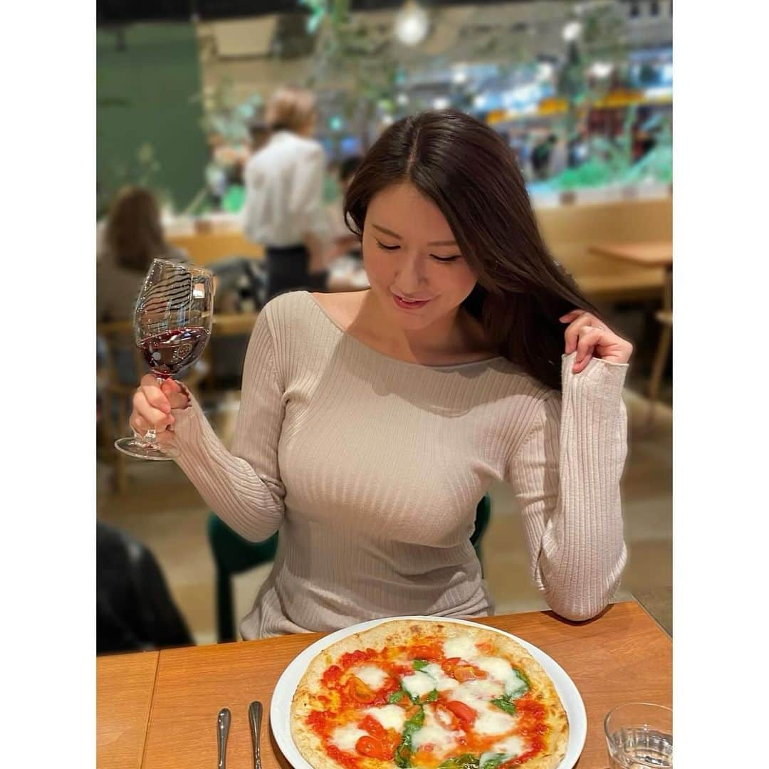 田名網理恵子のインスタグラム：「さんちに一年振りに会えた日🫶💕 沢山笑ったぁー！いつもポジティブで一緒にいて元気になれる🥹❤️らぶだよー！！またLA行きたいね😭💕」
